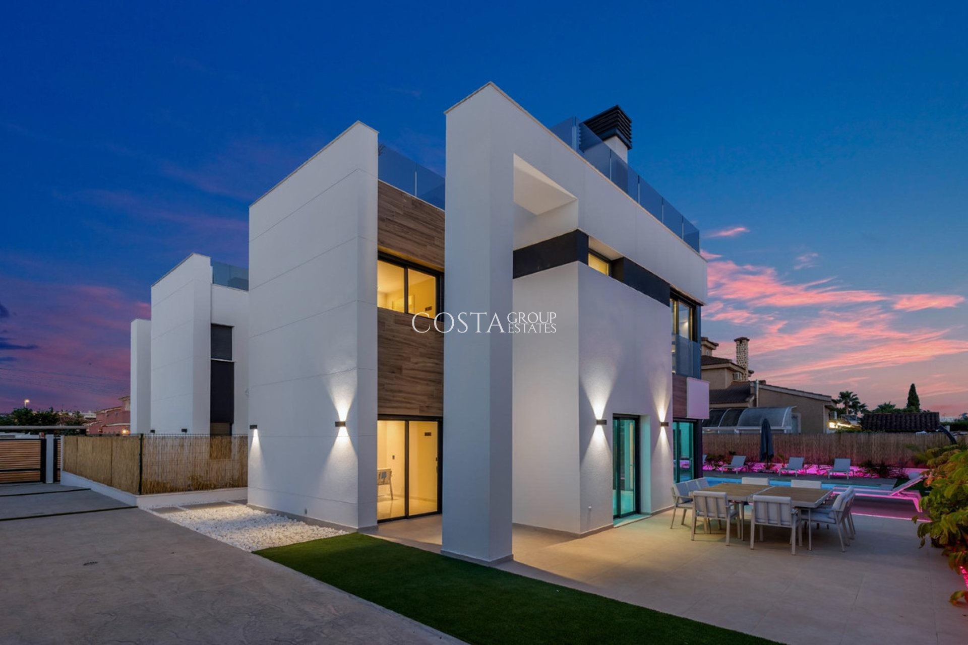 Resale - Villa -
Torrevieja - Torrevieja Centro