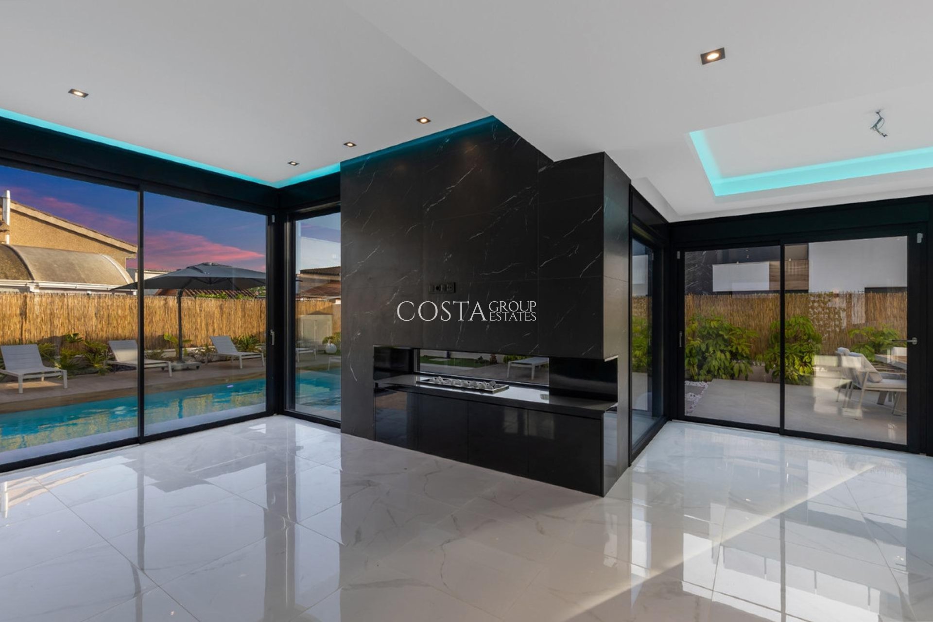 Resale - Villa -
Torrevieja - Torrevieja Centro