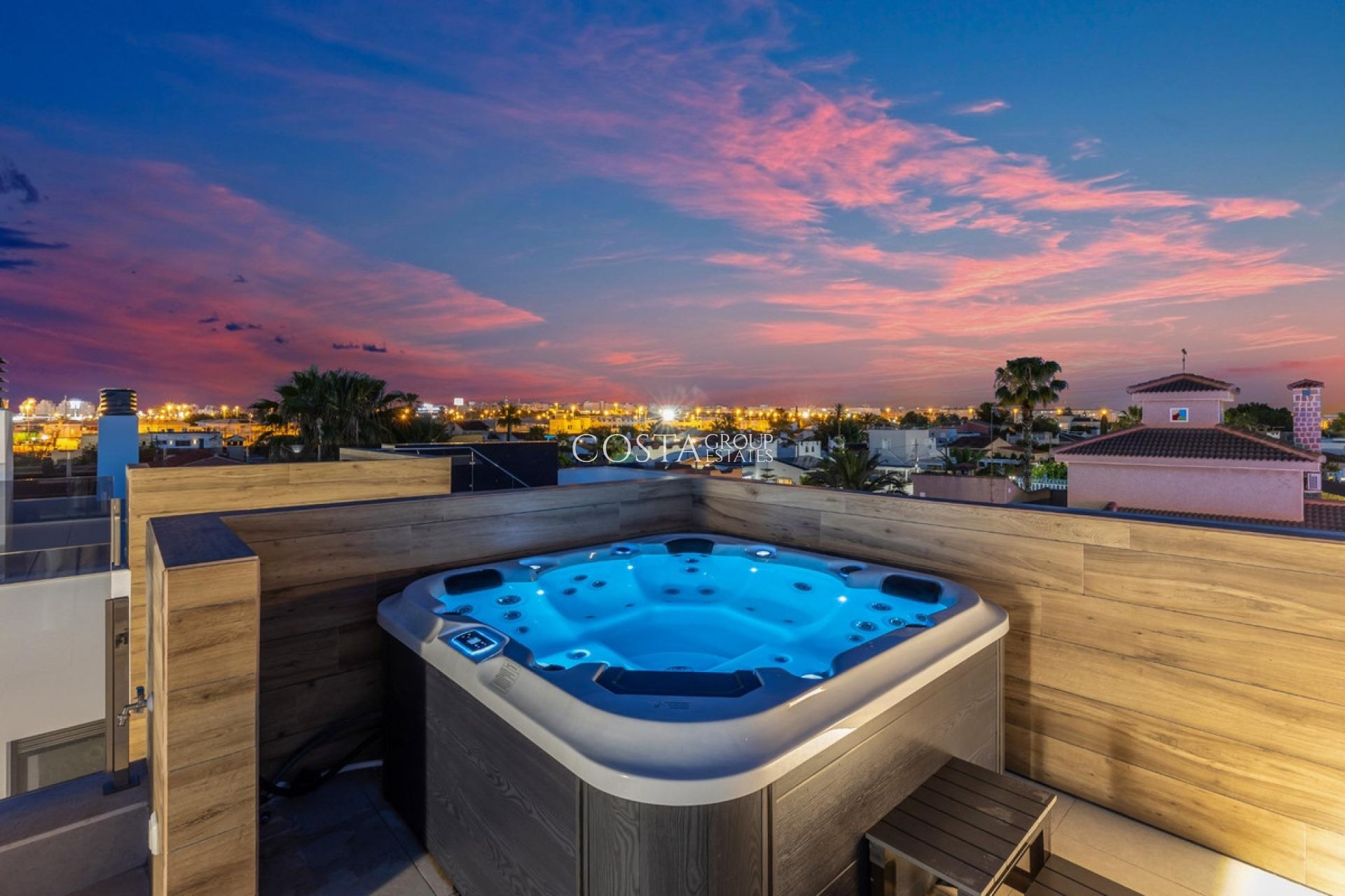 Resale - Villa -
Torrevieja - Torrevieja Centro