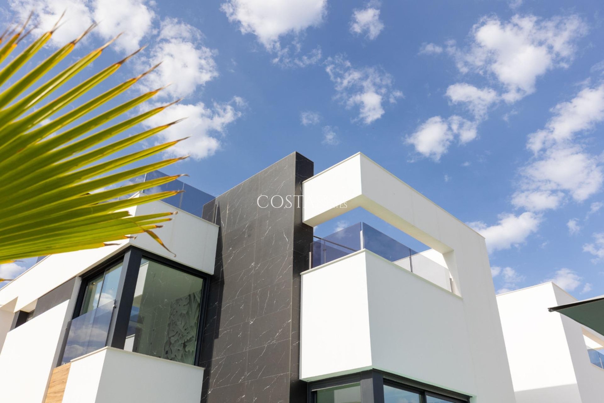 Resale - Villa -
Torrevieja - Torrevieja Centro