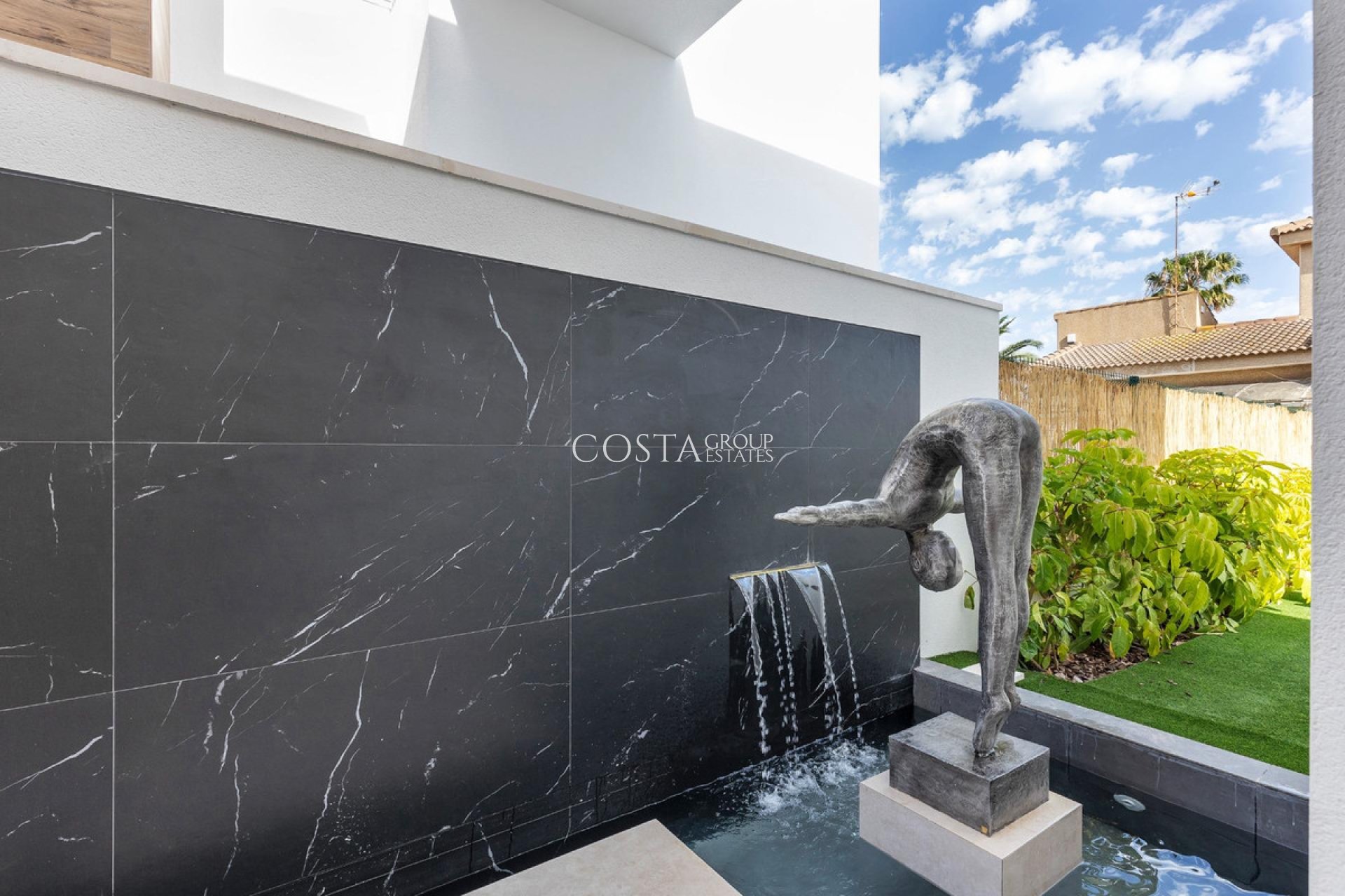 Resale - Villa -
Torrevieja - Torrevieja Centro