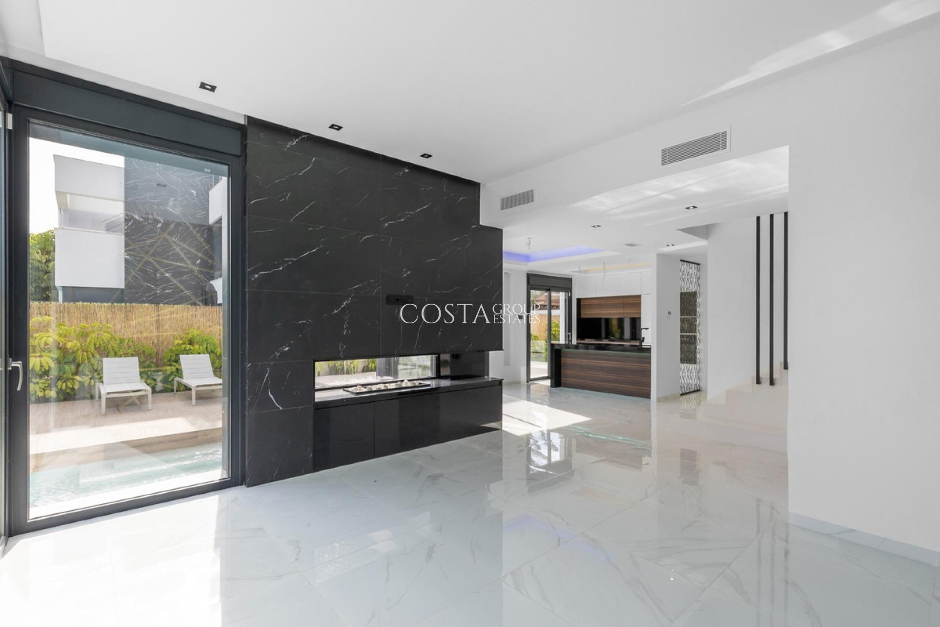 Resale - Villa -
Torrevieja - Torrevieja Centro