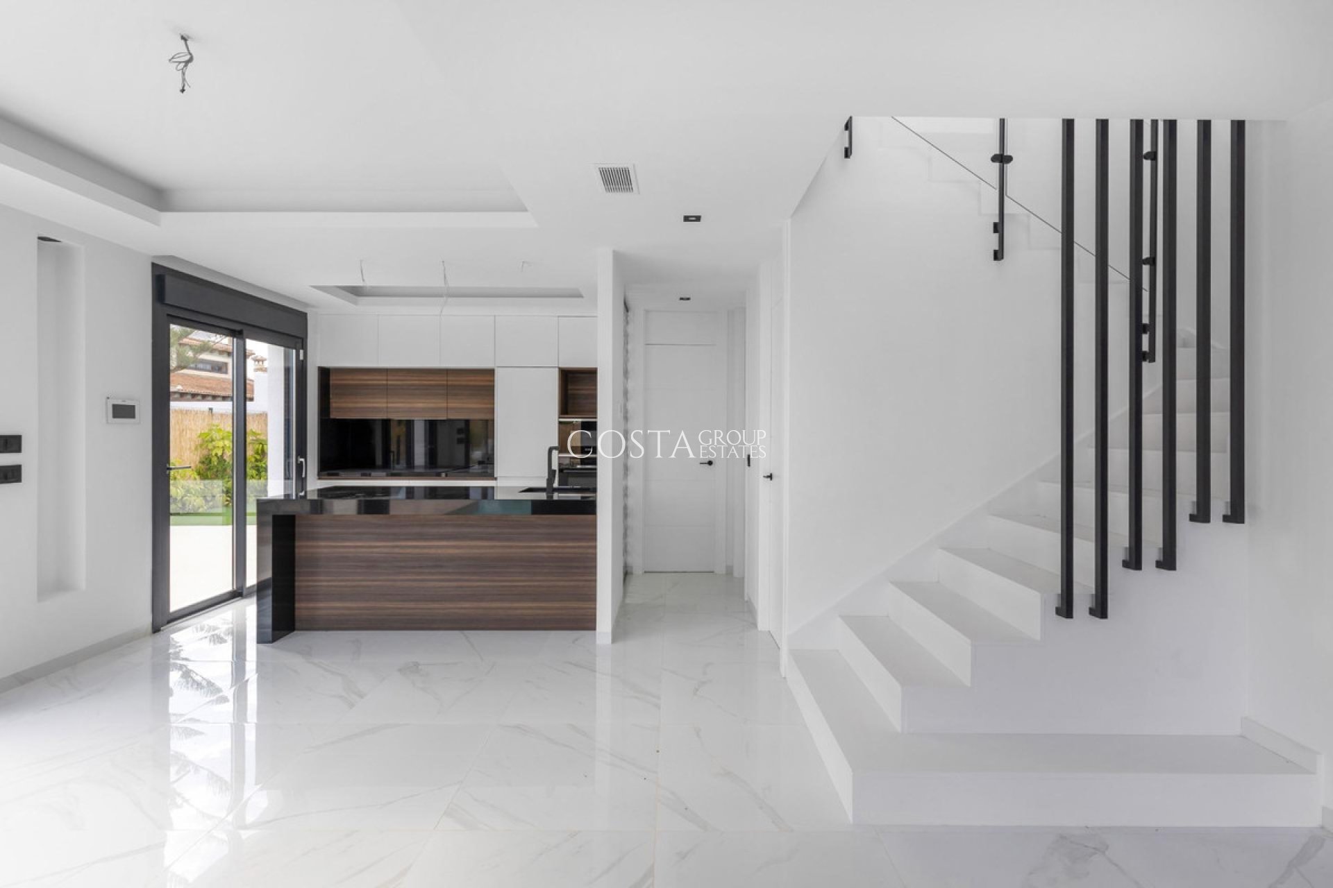 Resale - Villa -
Torrevieja - Torrevieja Centro