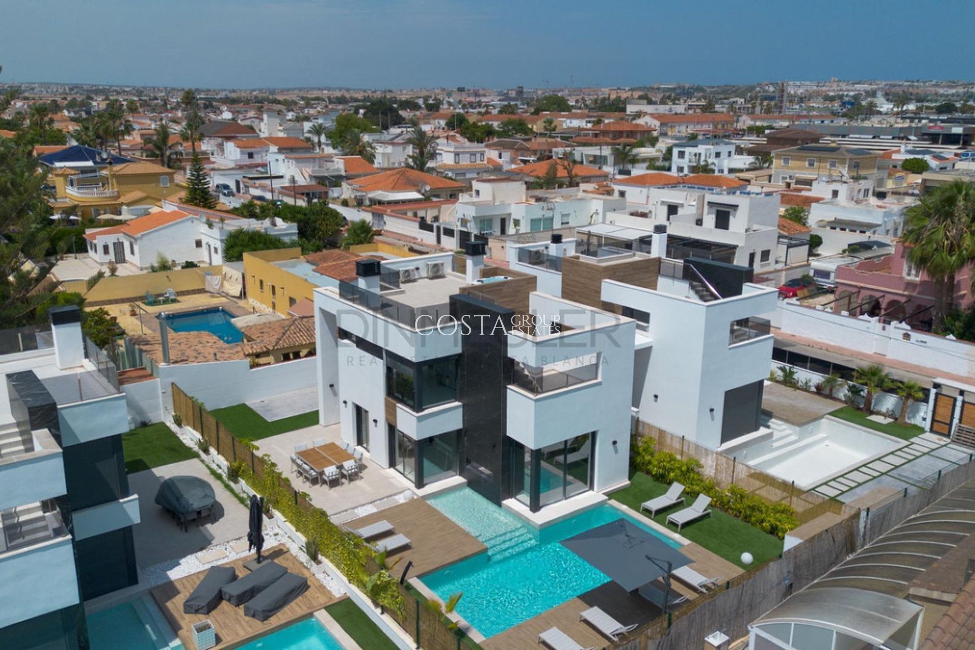 Resale - Villa -
Torrevieja - Torrevieja Centro