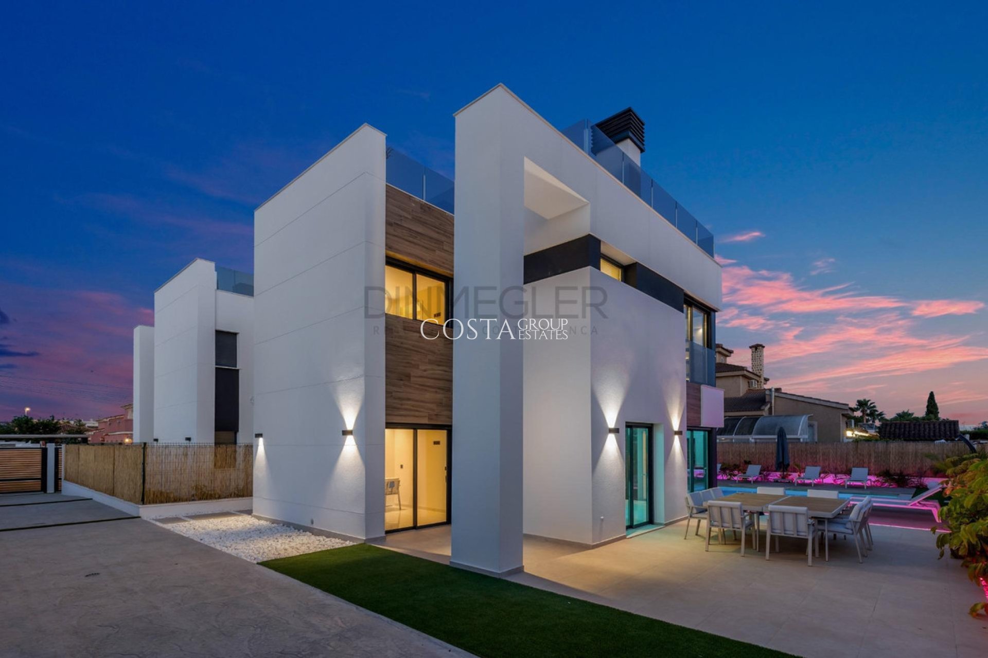 Resale - Villa -
Torrevieja - Torrevieja Centro