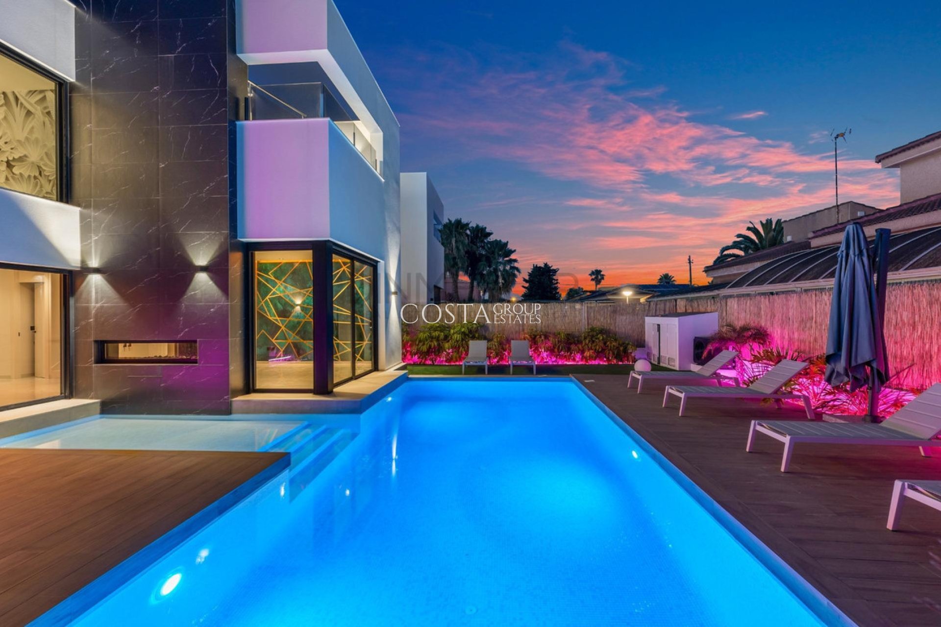 Resale - Villa -
Torrevieja - Torrevieja Centro