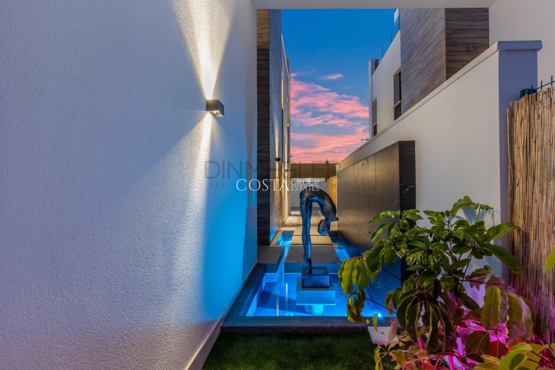 Resale - Villa -
Torrevieja - Torrevieja Centro