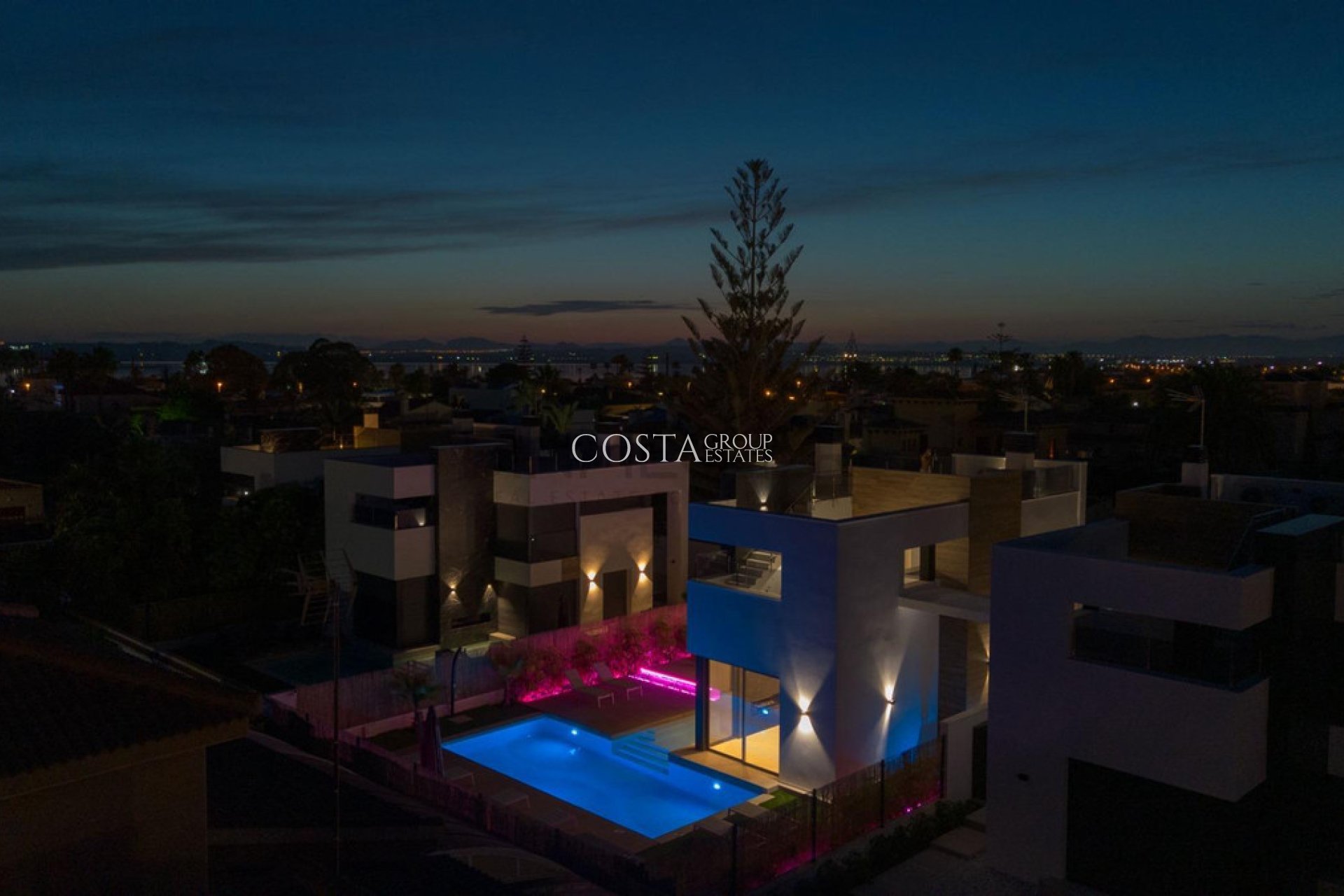 Resale - Villa -
Torrevieja - Torrevieja Centro