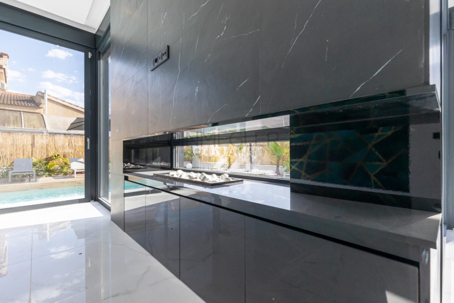 Resale - Villa -
Torrevieja - Torrevieja Centro