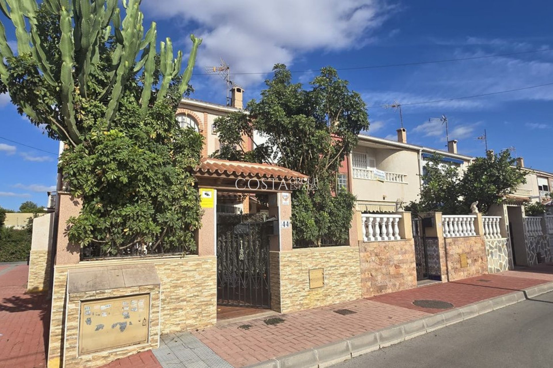 Resale - Villa -
Torrevieja - Torrevieja Centro