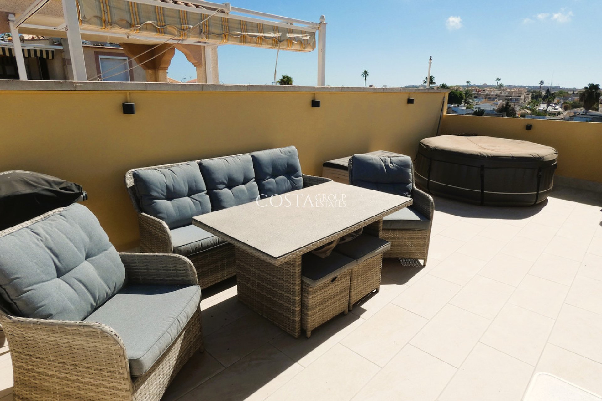 Resale - Villa -
Torrevieja - Torrevieja Centro