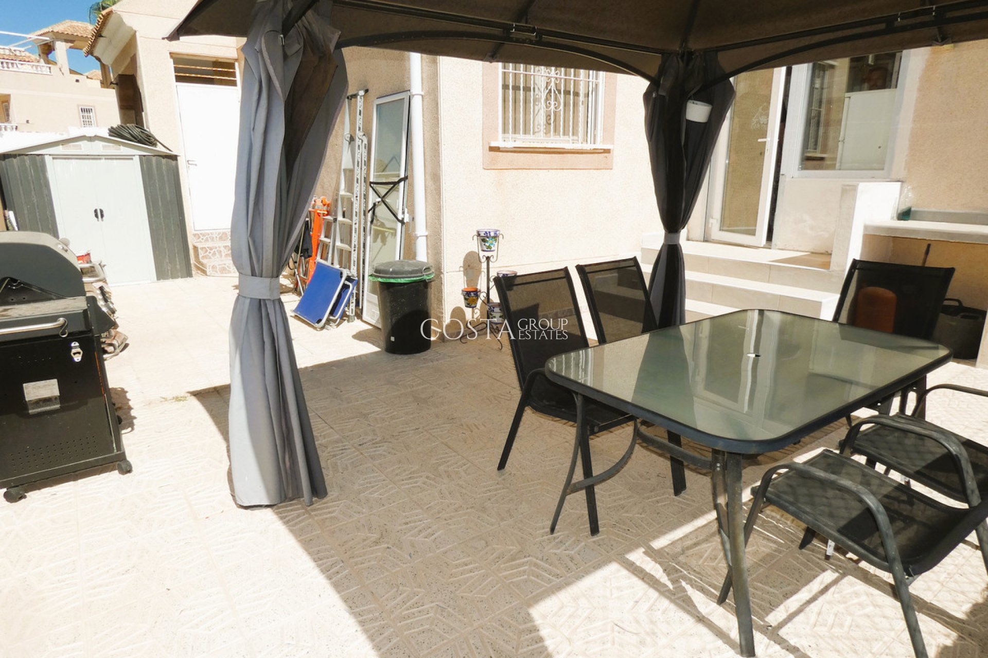 Resale - Villa -
Torrevieja - Torrevieja Centro