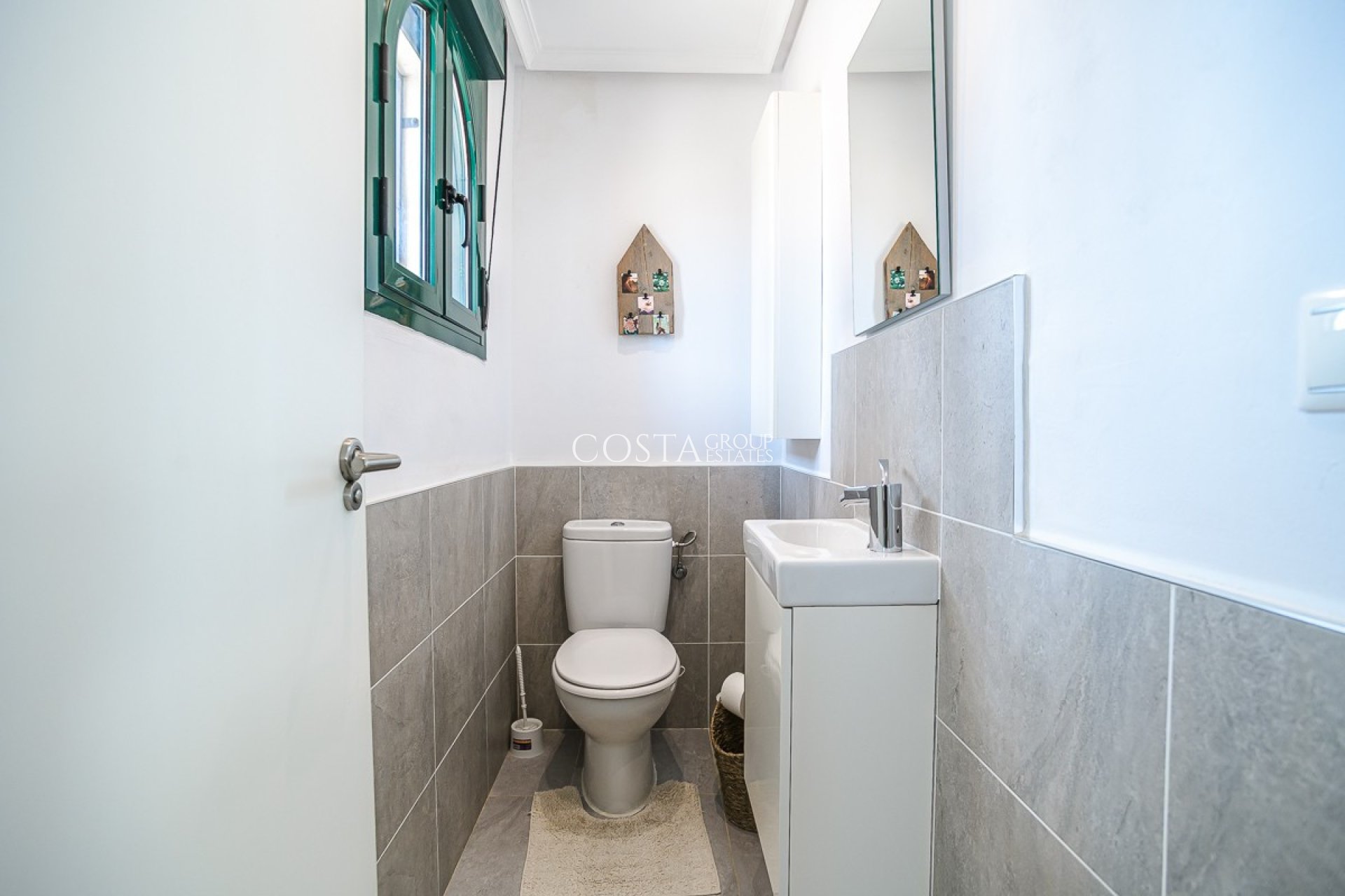 Resale - Villa -
Torrevieja - Torrevieja Centro