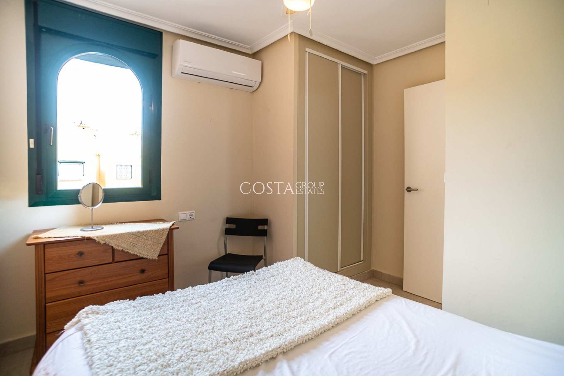 Resale - Villa -
Torrevieja - Torrevieja Centro