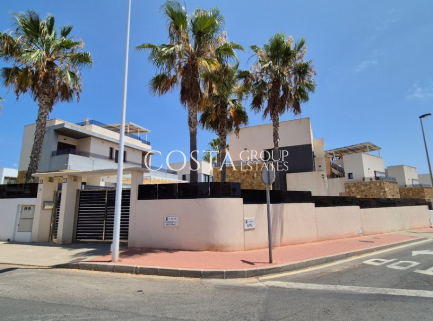Resale - Villa -
Torrevieja - Torrevieja Centro