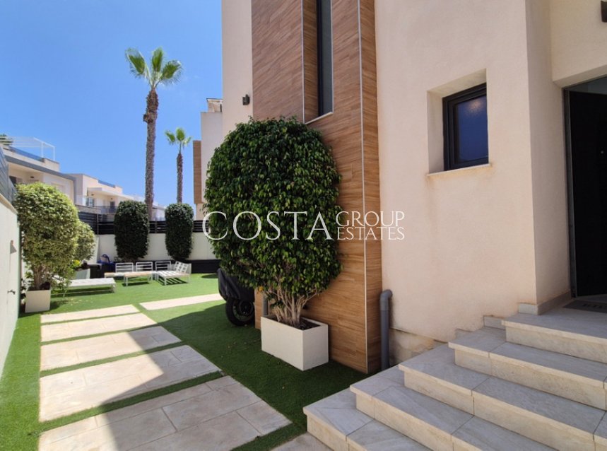 Resale - Villa -
Torrevieja - Torrevieja Centro
