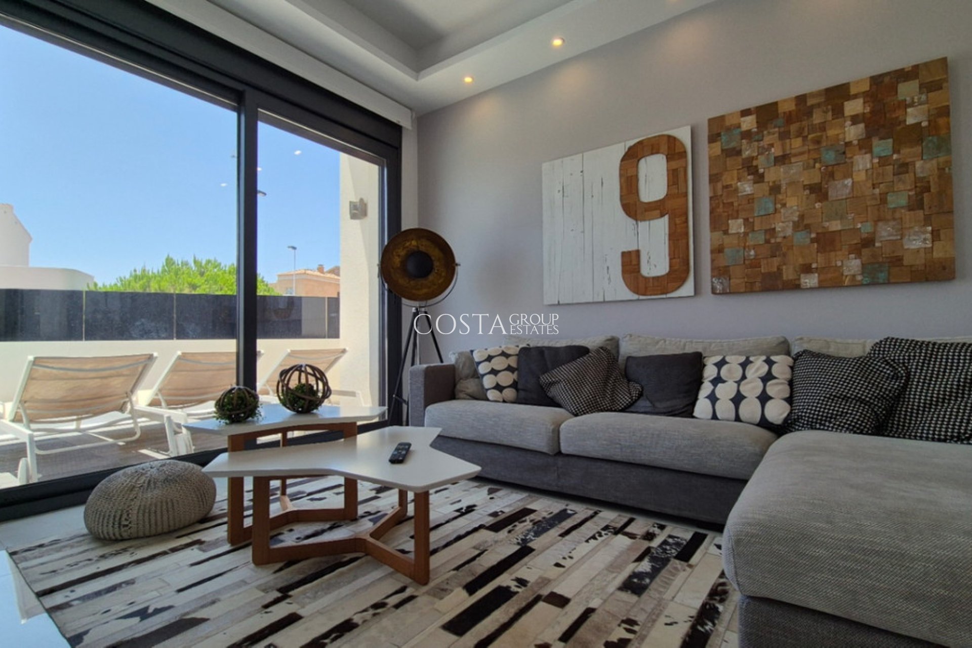 Resale - Villa -
Torrevieja - Torrevieja Centro