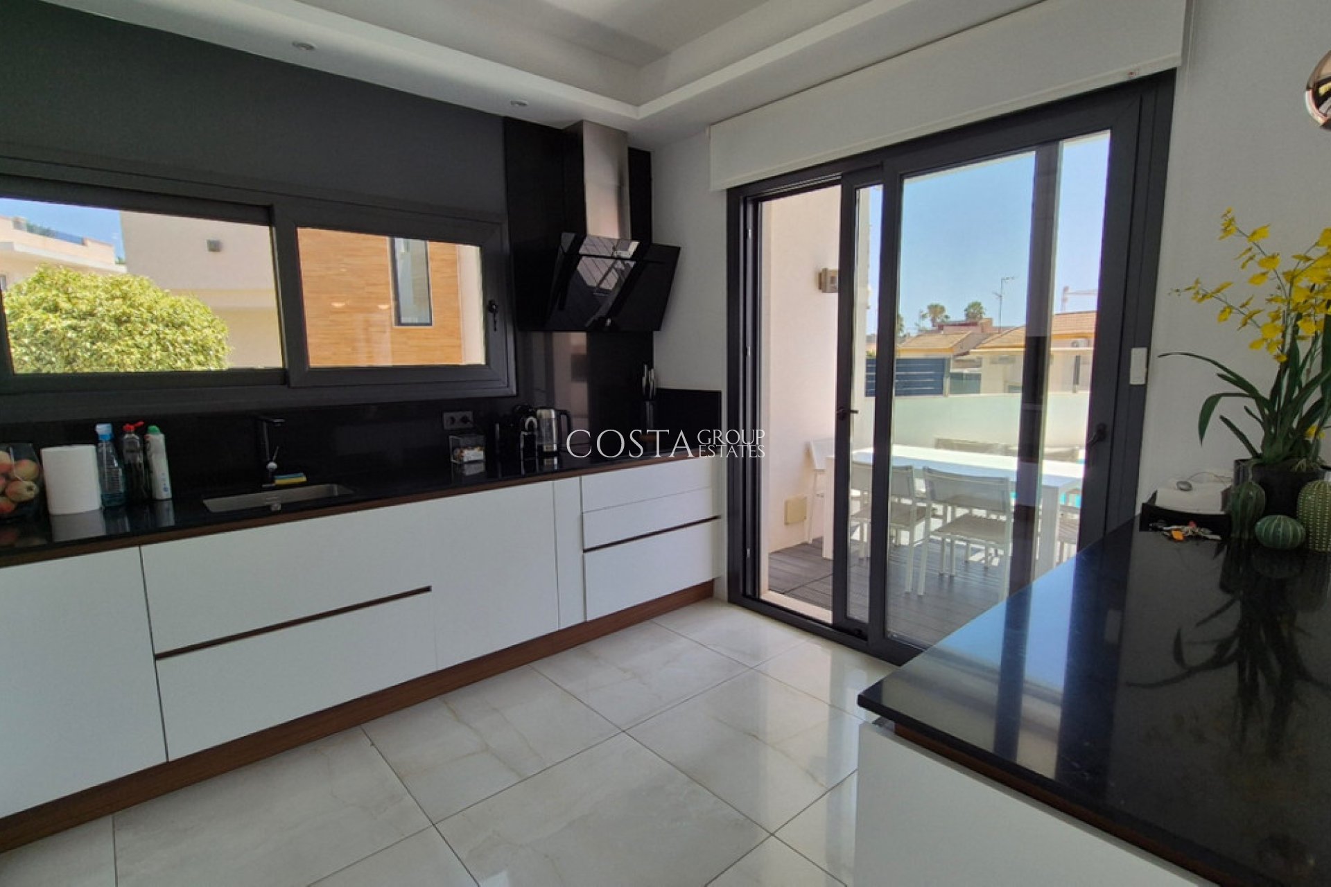 Resale - Villa -
Torrevieja - Torrevieja Centro