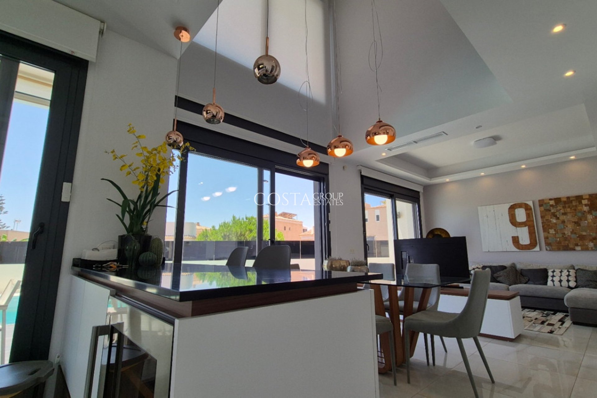 Resale - Villa -
Torrevieja - Torrevieja Centro