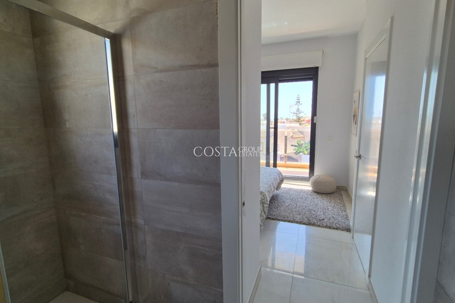 Resale - Villa -
Torrevieja - Torrevieja Centro