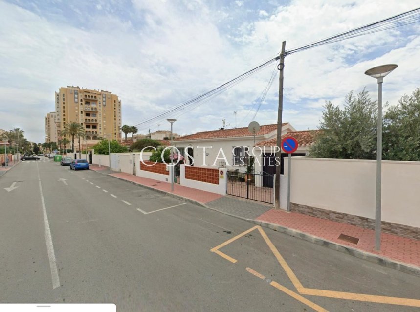 Resale - Villa -
Torrevieja - Torrevieja Centro