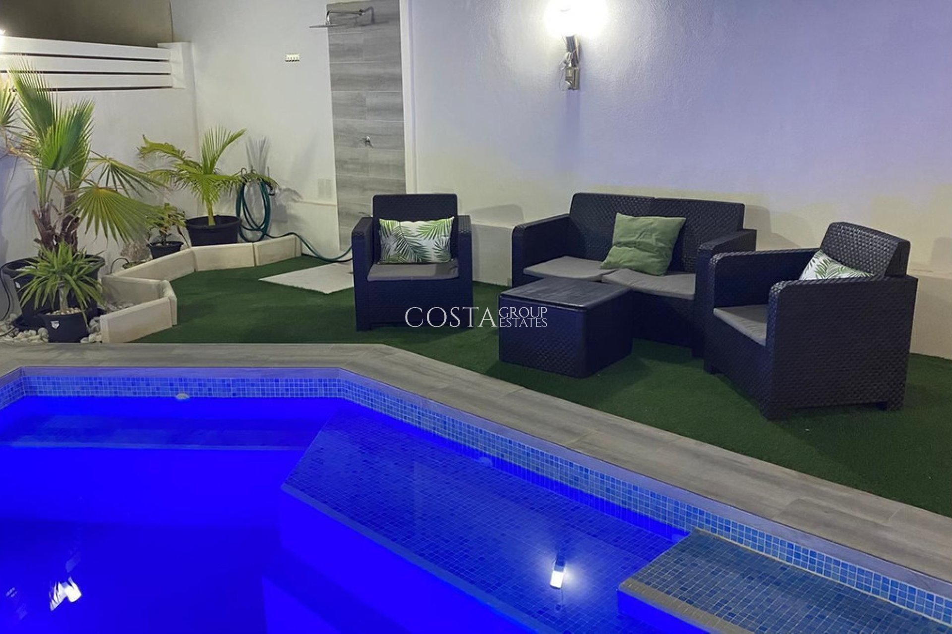 Resale - Villa -
Torrevieja - Torrevieja Centro