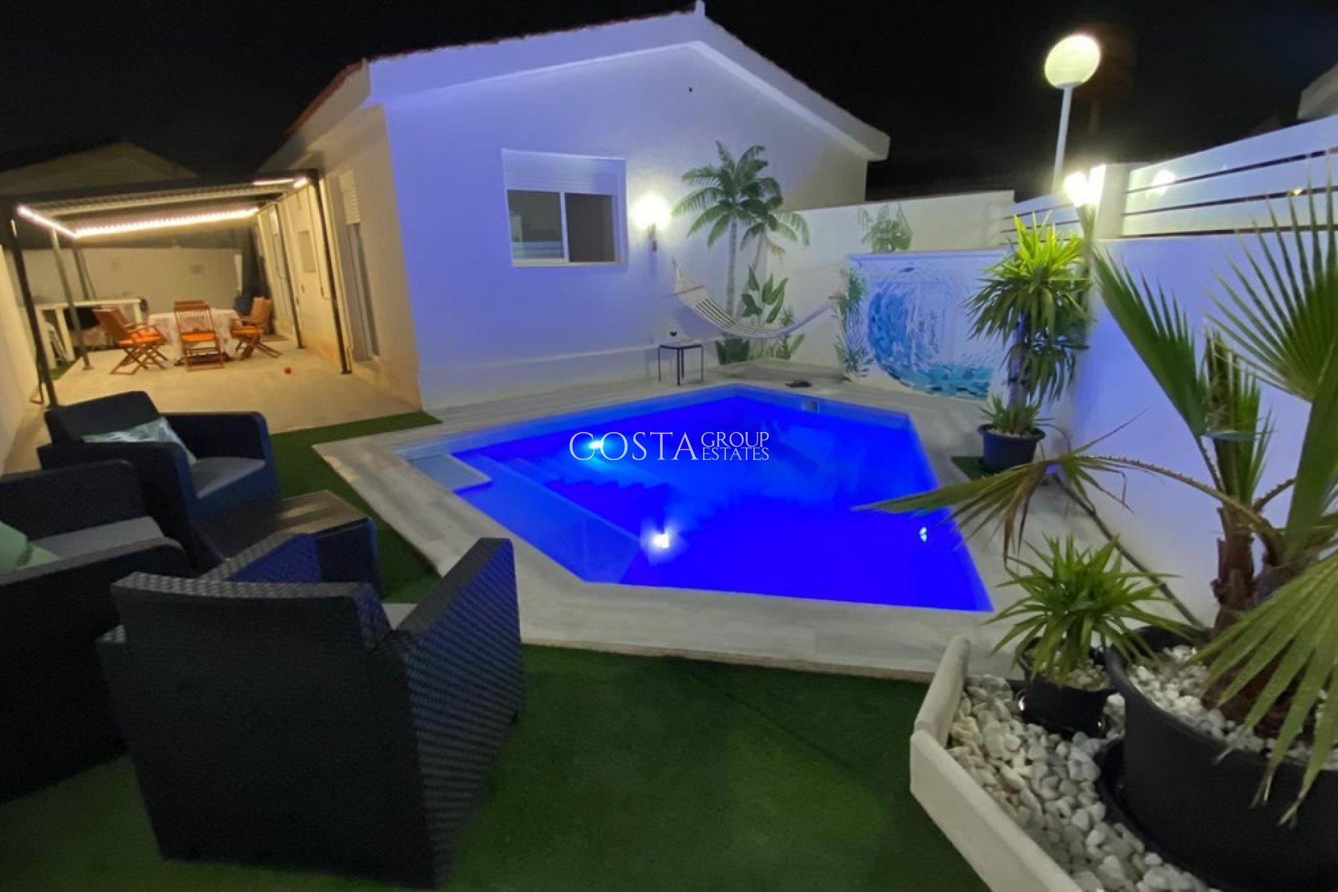 Resale - Villa -
Torrevieja - Torrevieja Centro