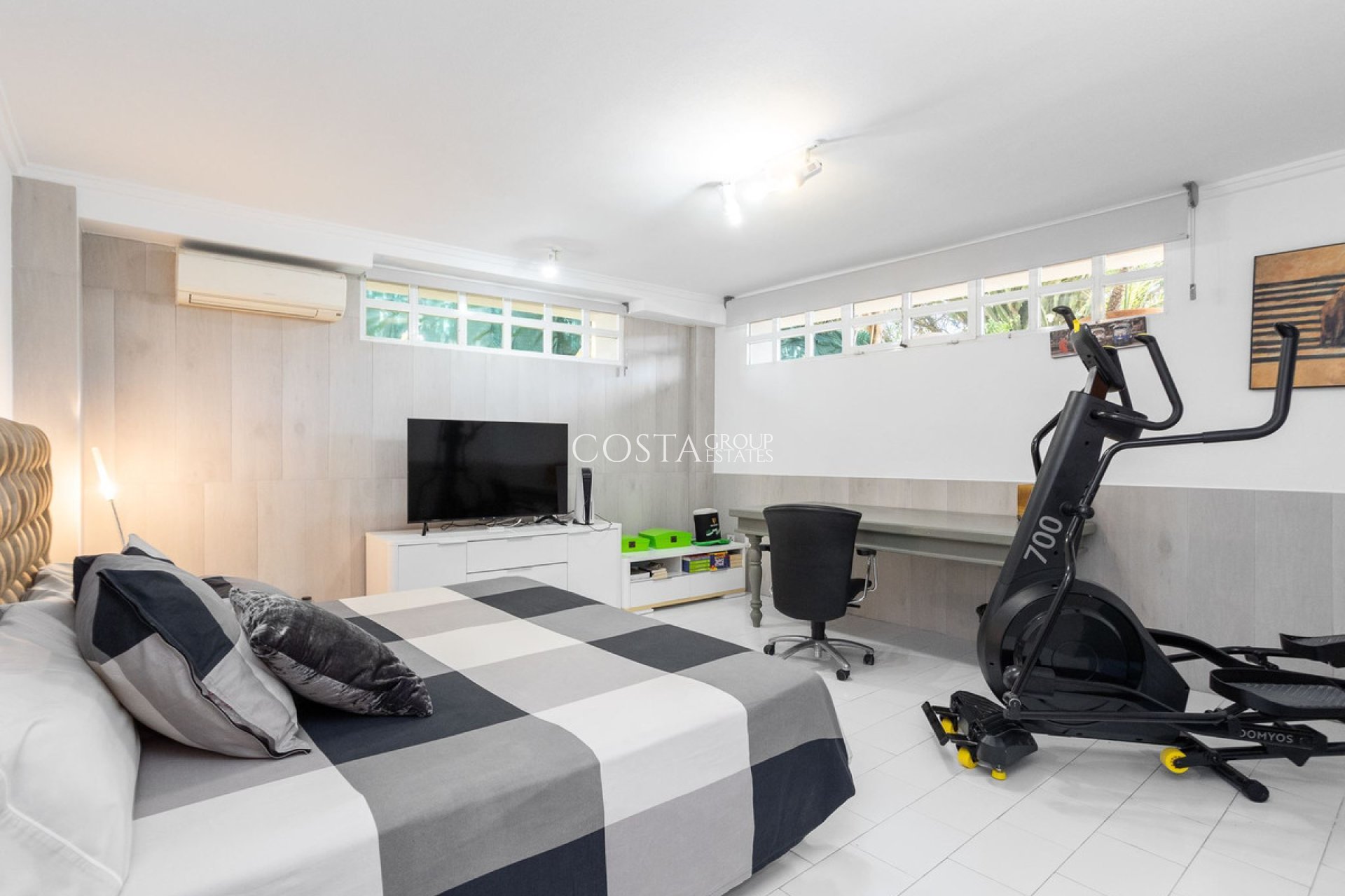 Resale - Villa -
Torrevieja - Torrevieja Centro