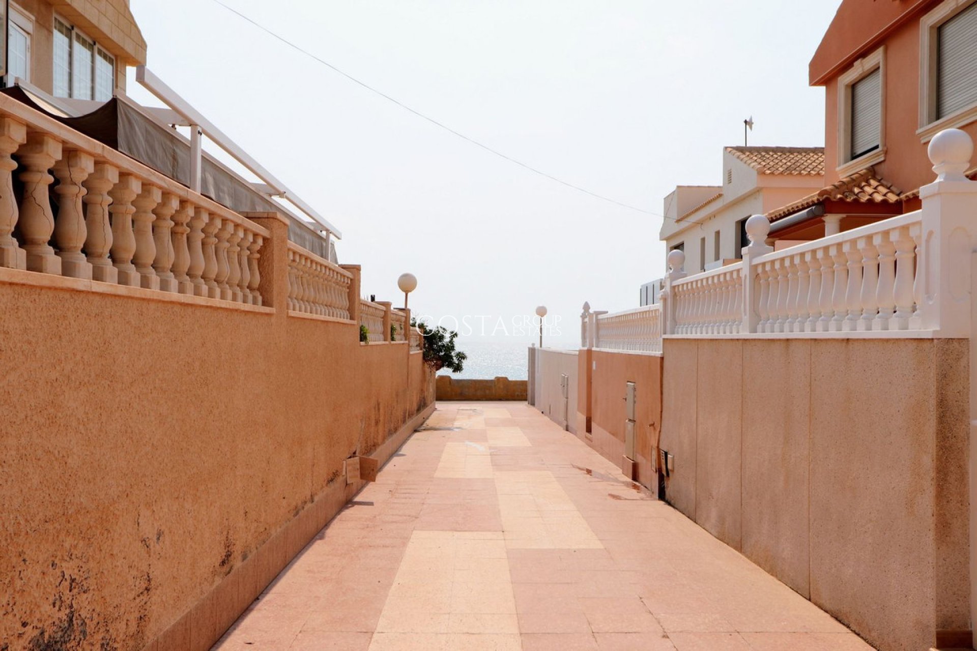 Resale - Villa -
Torrevieja - Torrevieja Centro