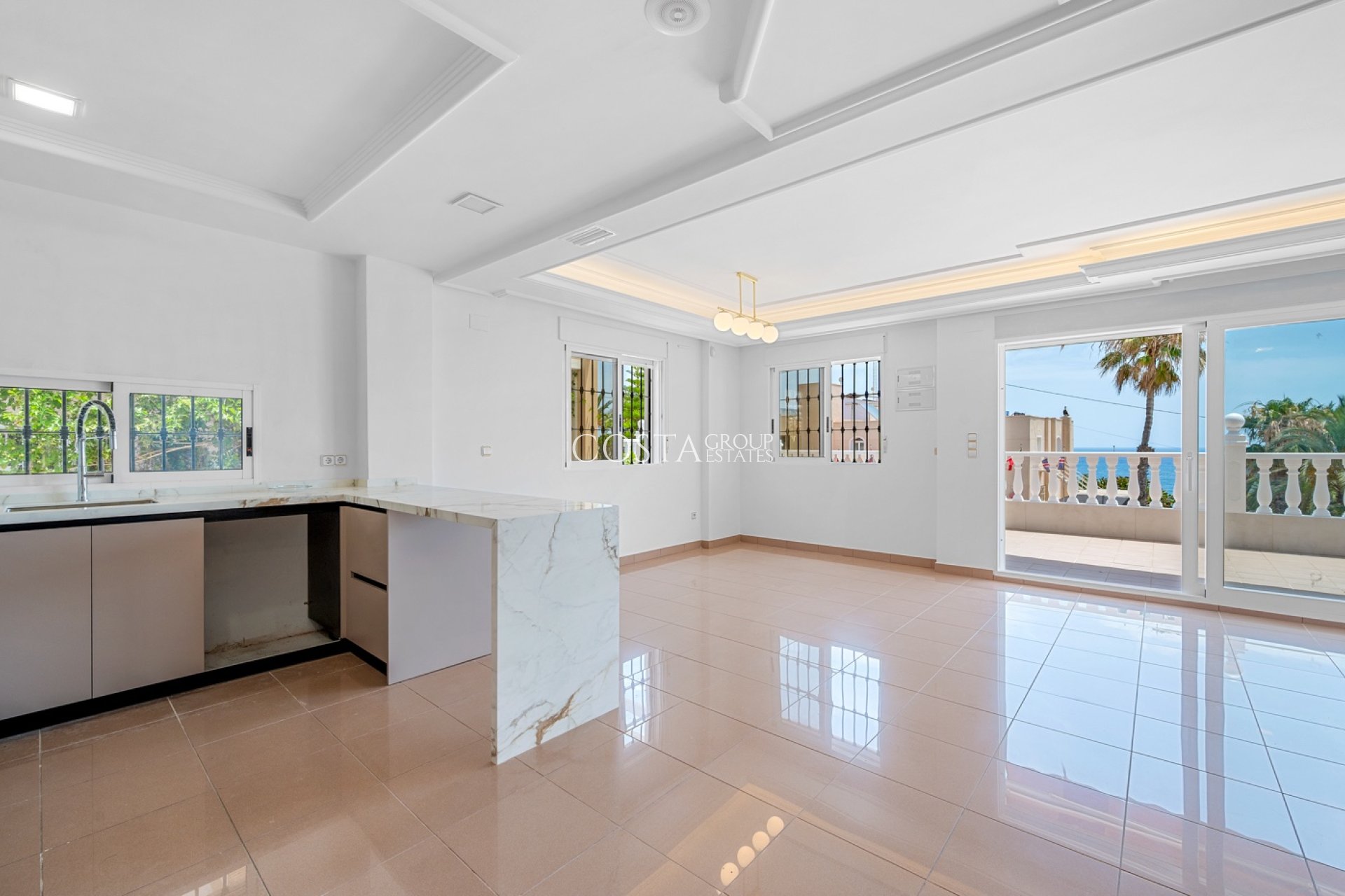 Resale - Villa -
Torrevieja