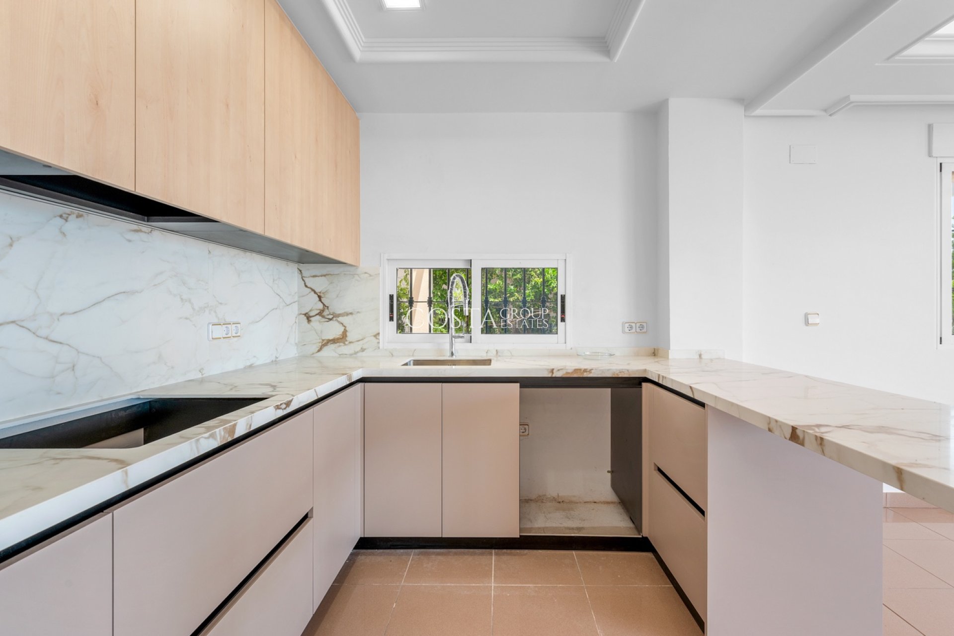 Resale - Villa -
Torrevieja