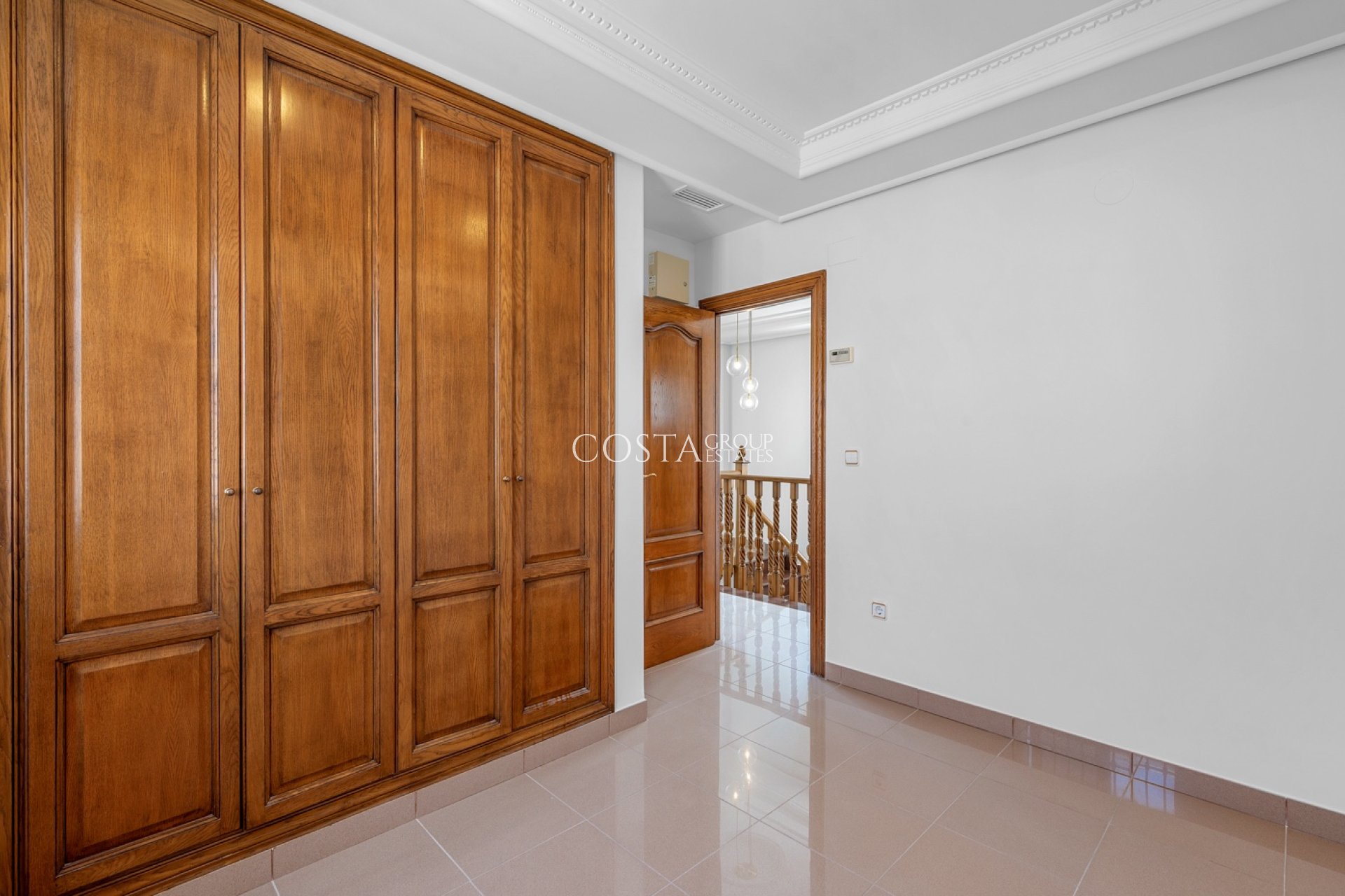 Resale - Villa -
Torrevieja