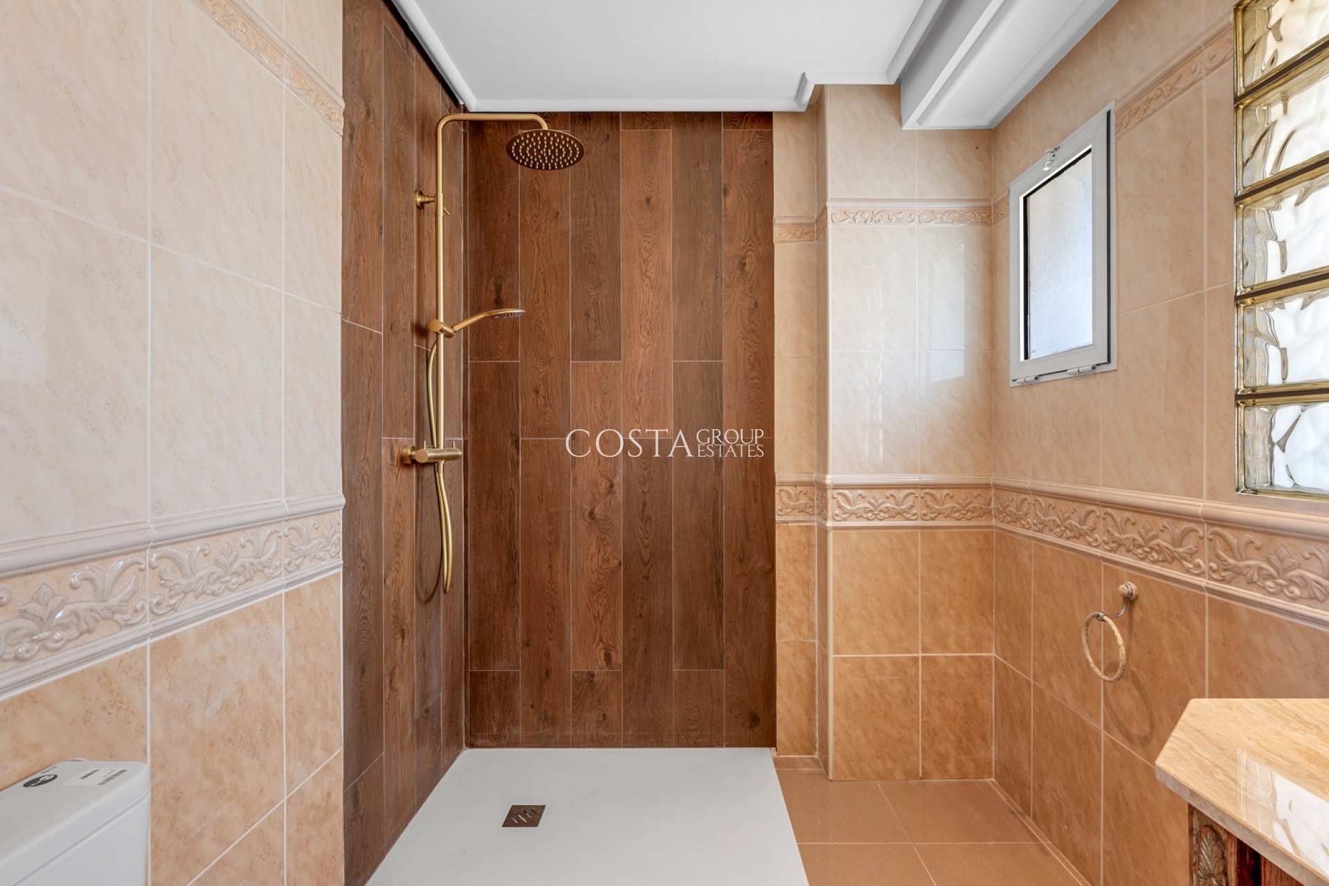 Resale - Villa -
Torrevieja