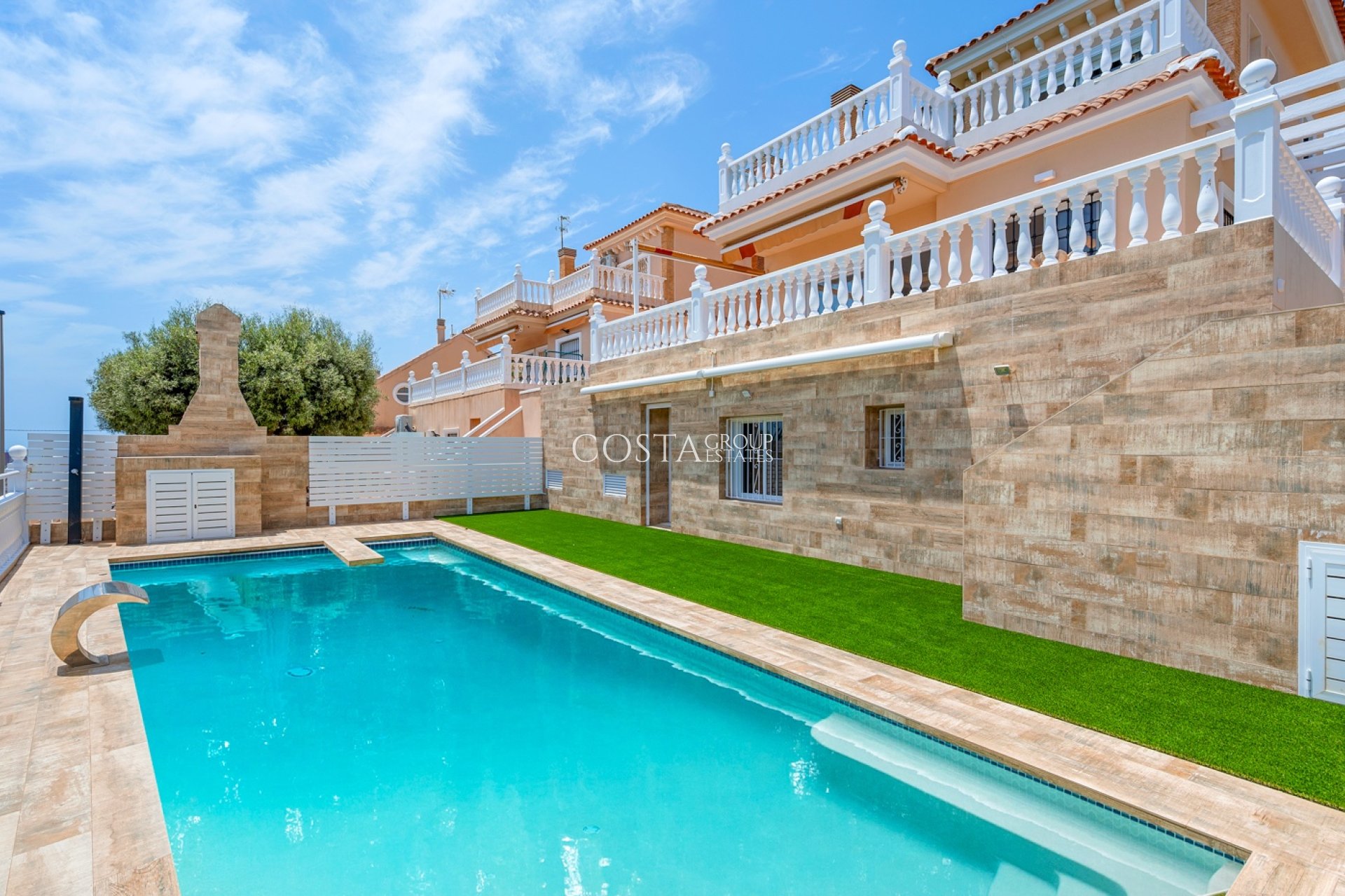 Resale - Villa -
Torrevieja
