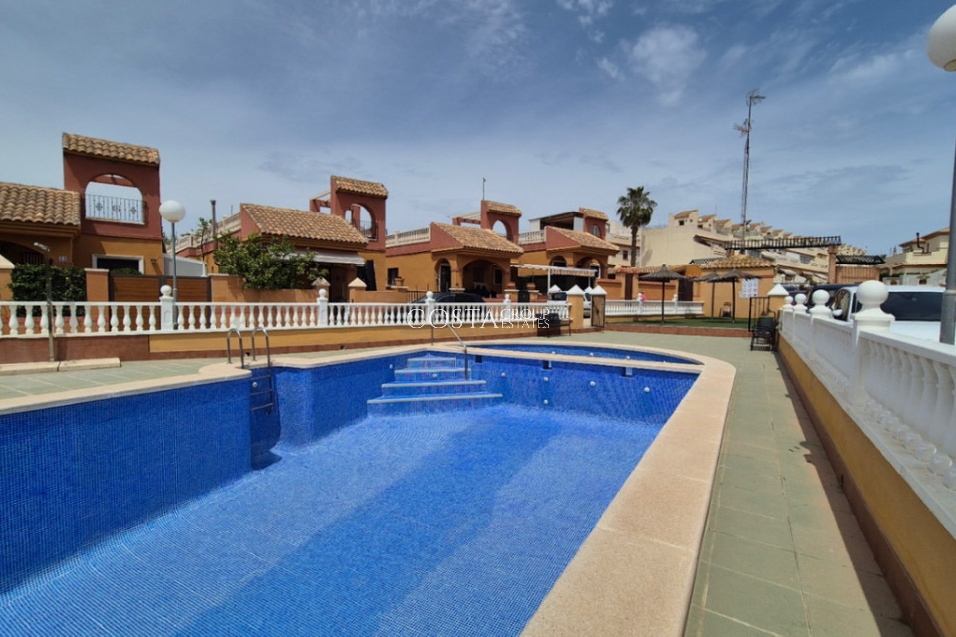 Resale - Villa -
Torrevieja
