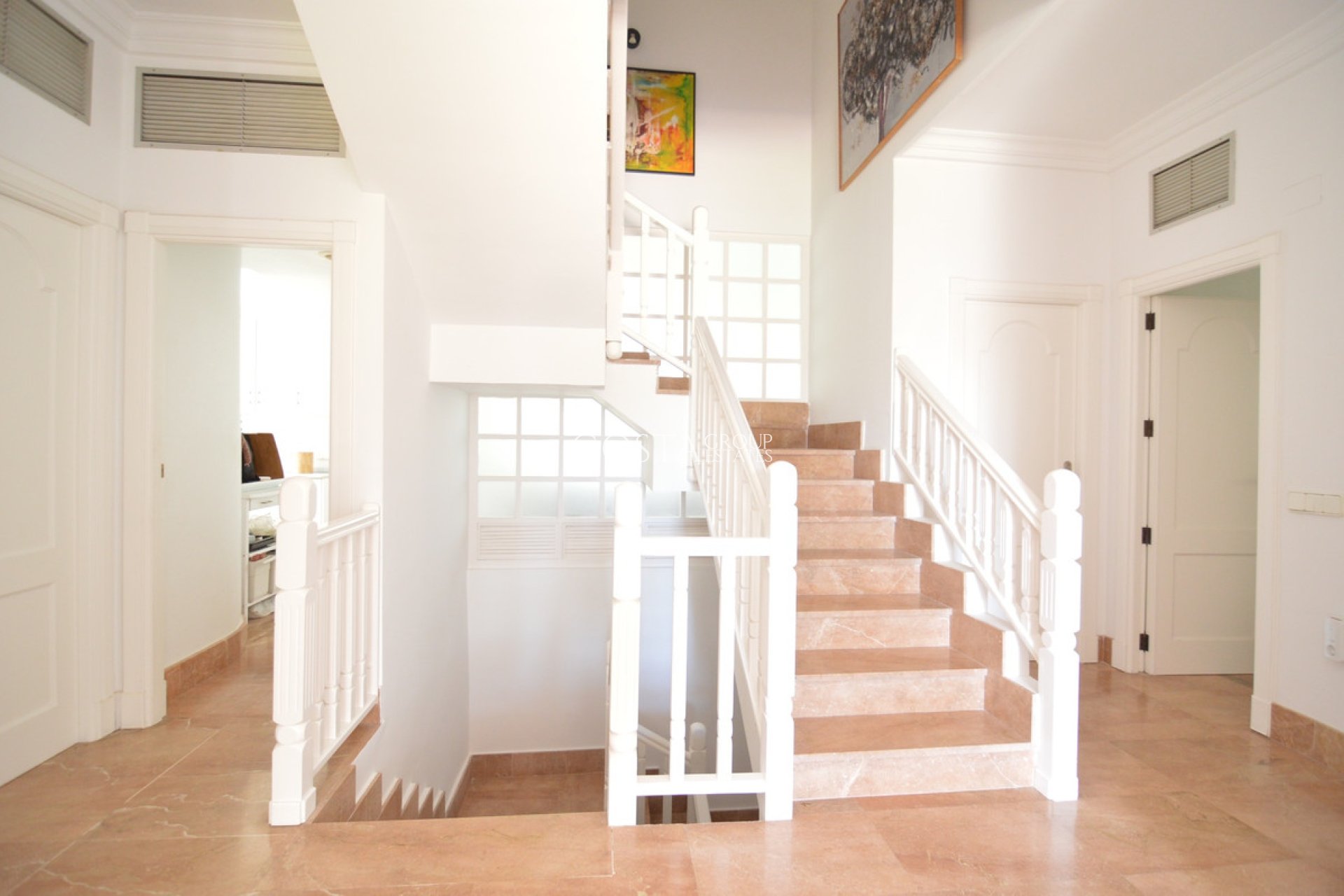 Resale - Villa -
Torrevieja