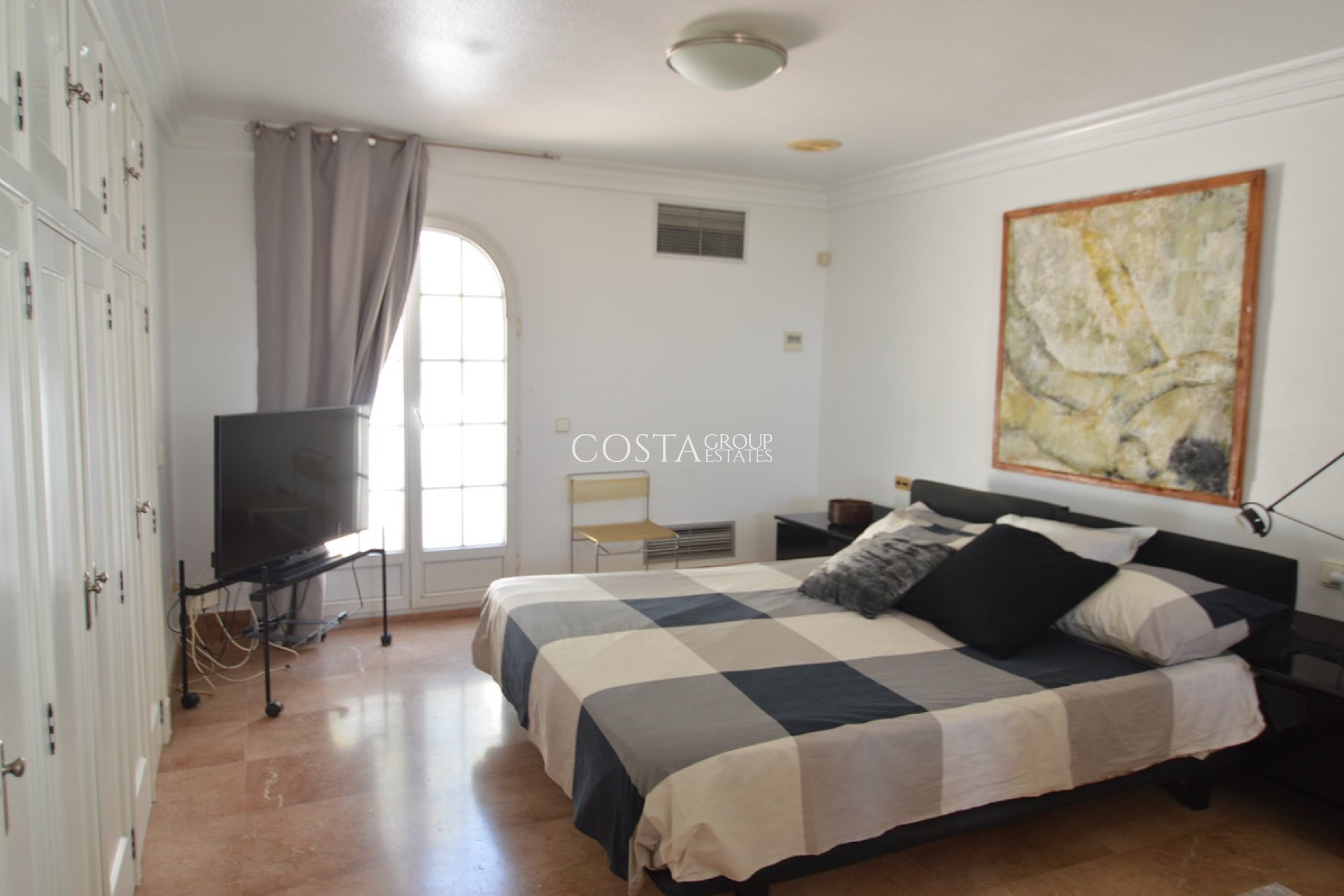 Resale - Villa -
Torrevieja