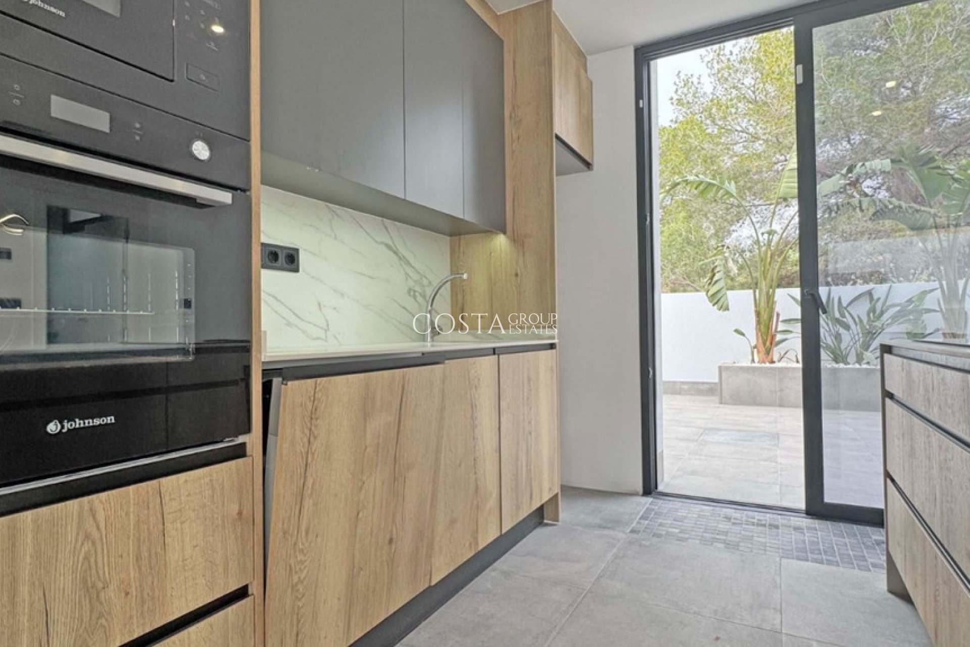 Resale - Villa -
Torrevieja