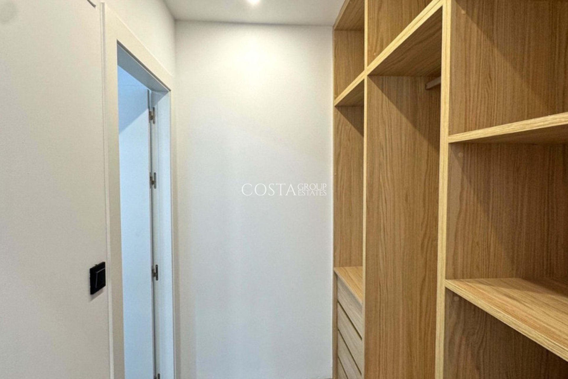 Resale - Villa -
Torrevieja