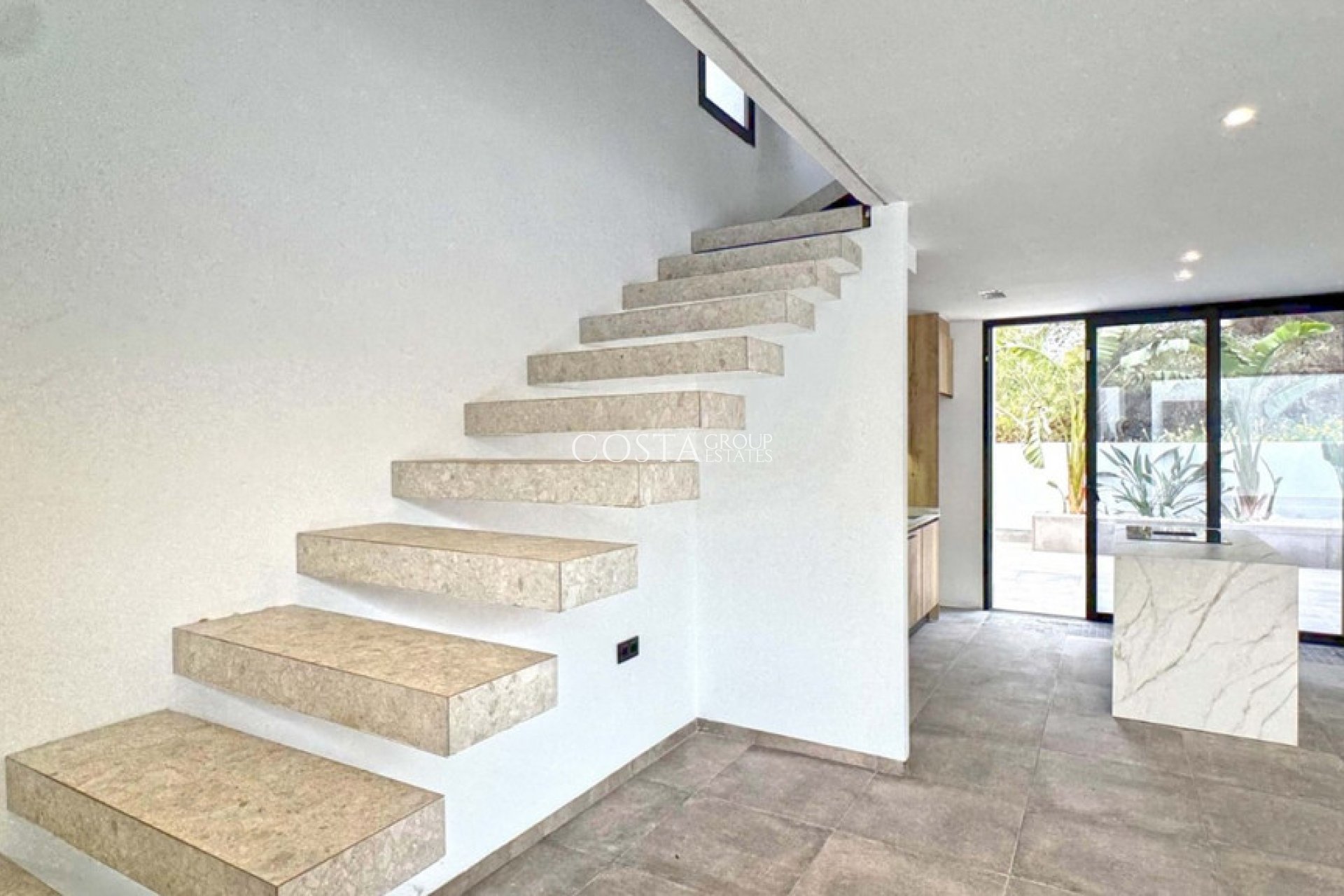 Resale - Villa -
Torrevieja