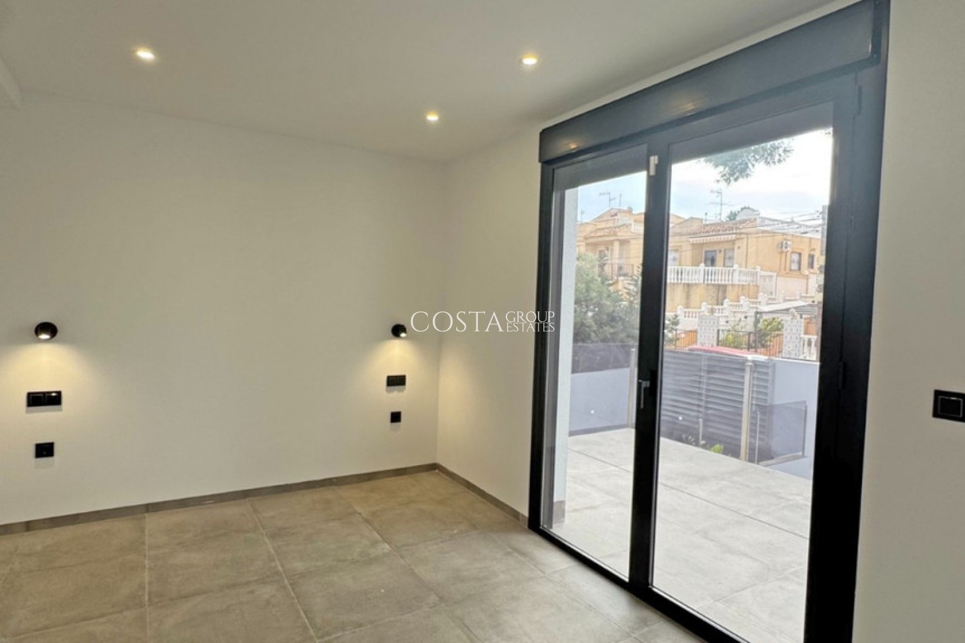 Resale - Villa -
Torrevieja