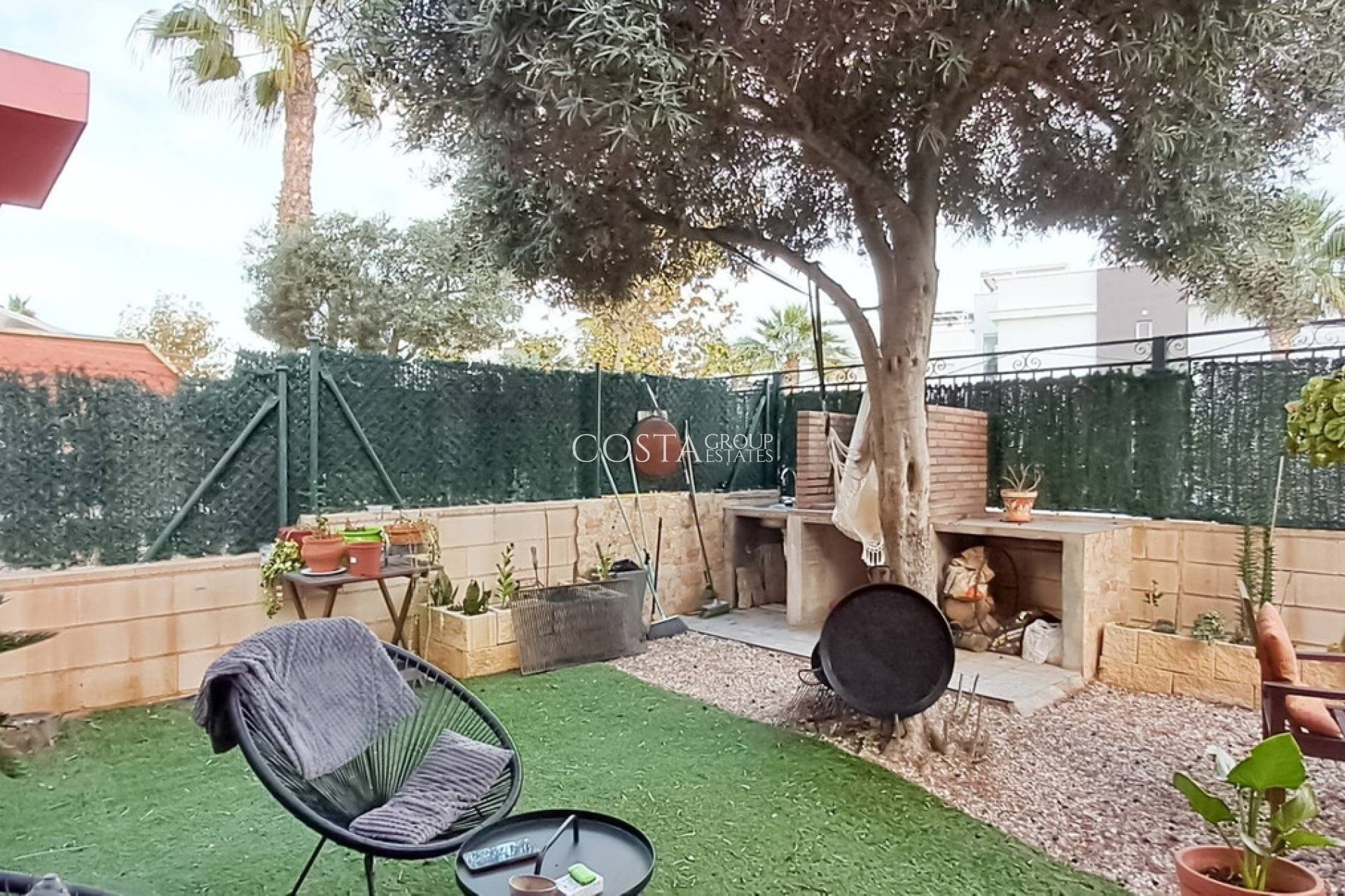 Resale - Villa -
Torrevieja
