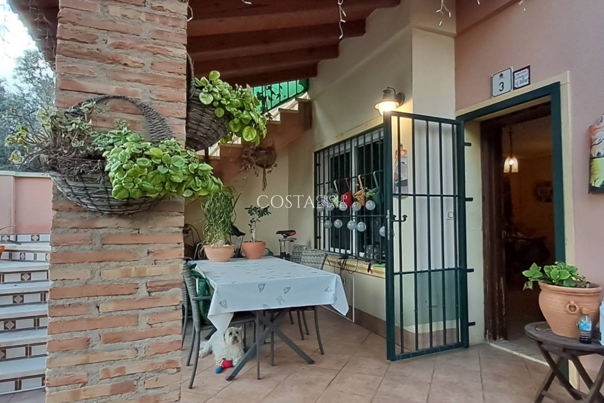 Resale - Villa -
Torrevieja