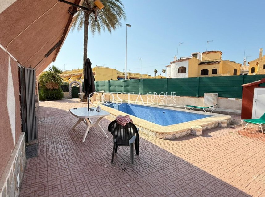 Resale - Villa -
Torrevieja