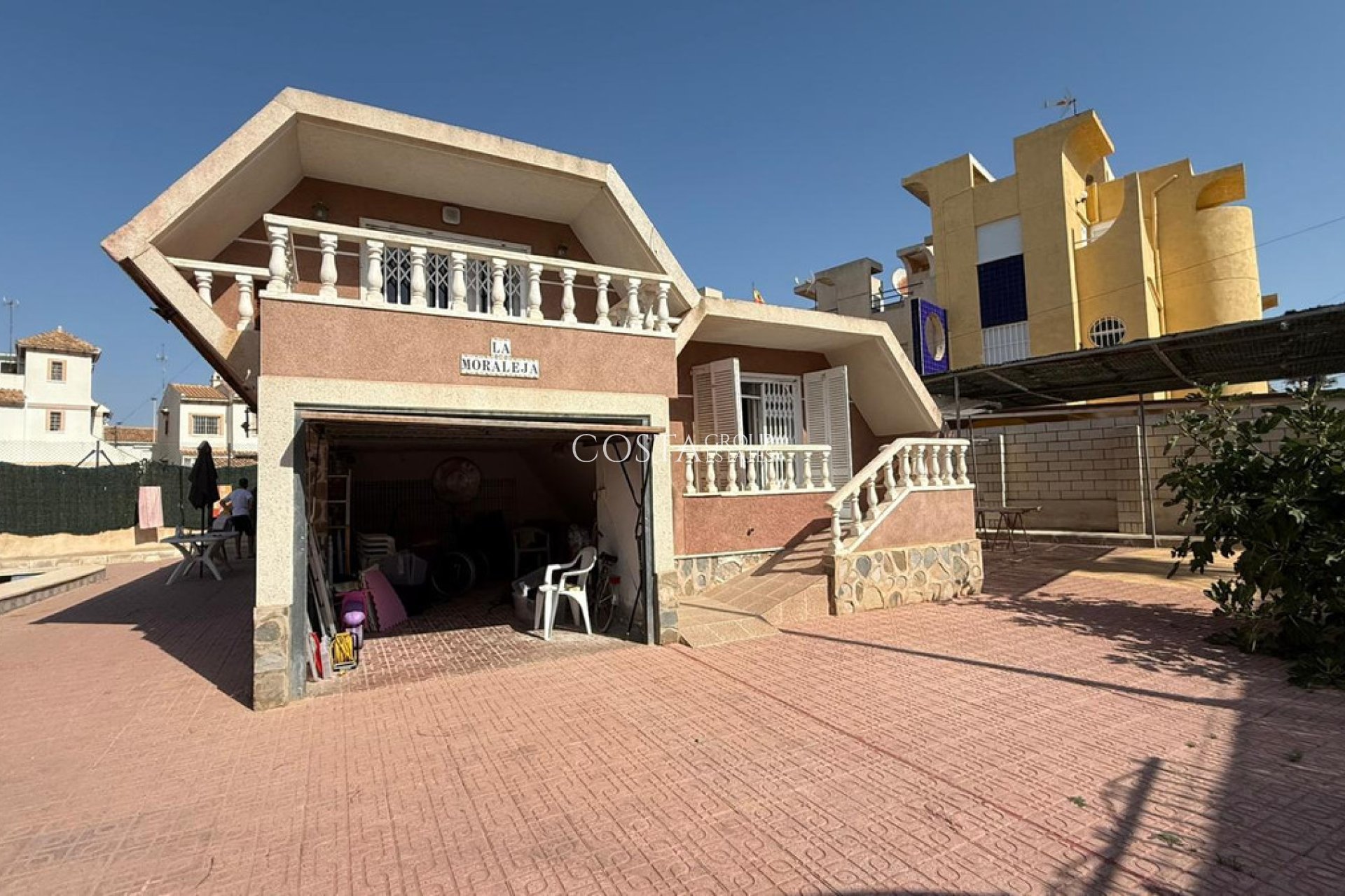 Resale - Villa -
Torrevieja