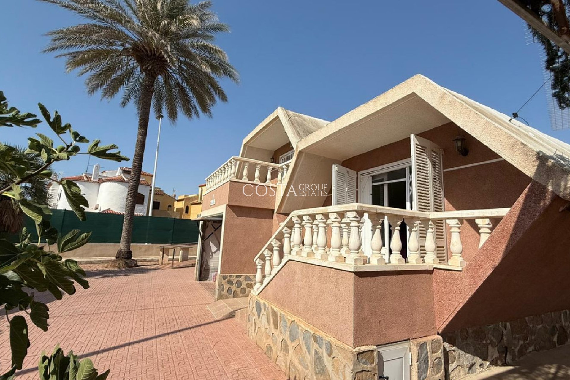 Resale - Villa -
Torrevieja