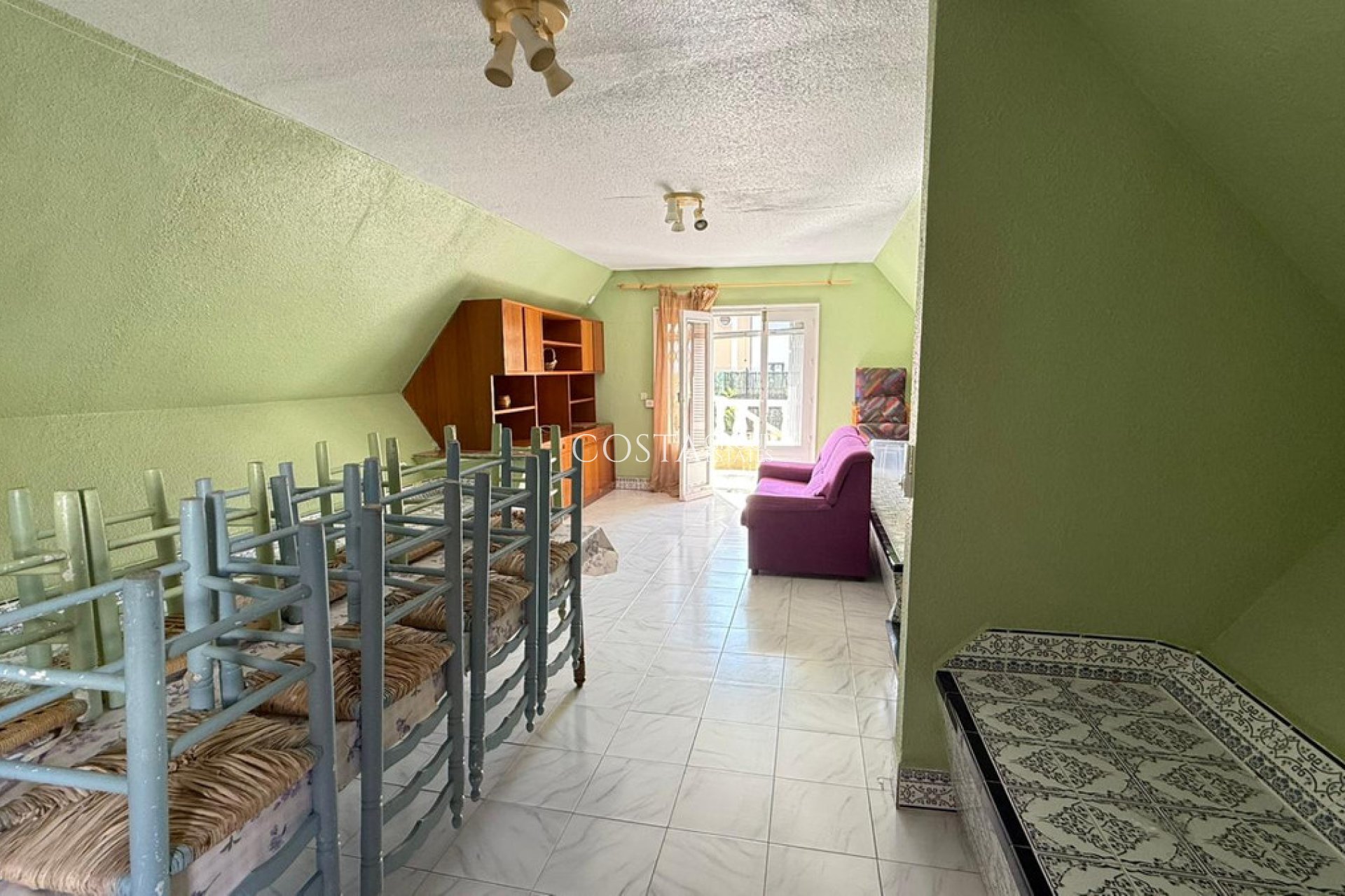 Resale - Villa -
Torrevieja