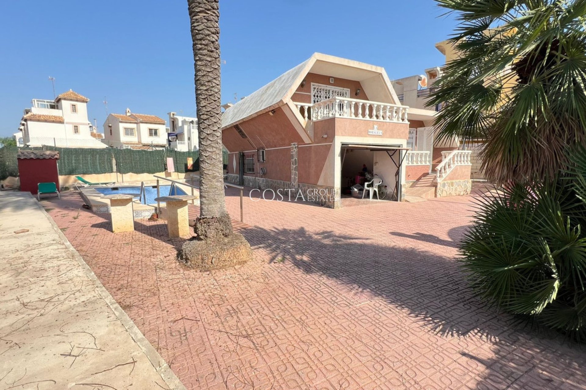 Resale - Villa -
Torrevieja