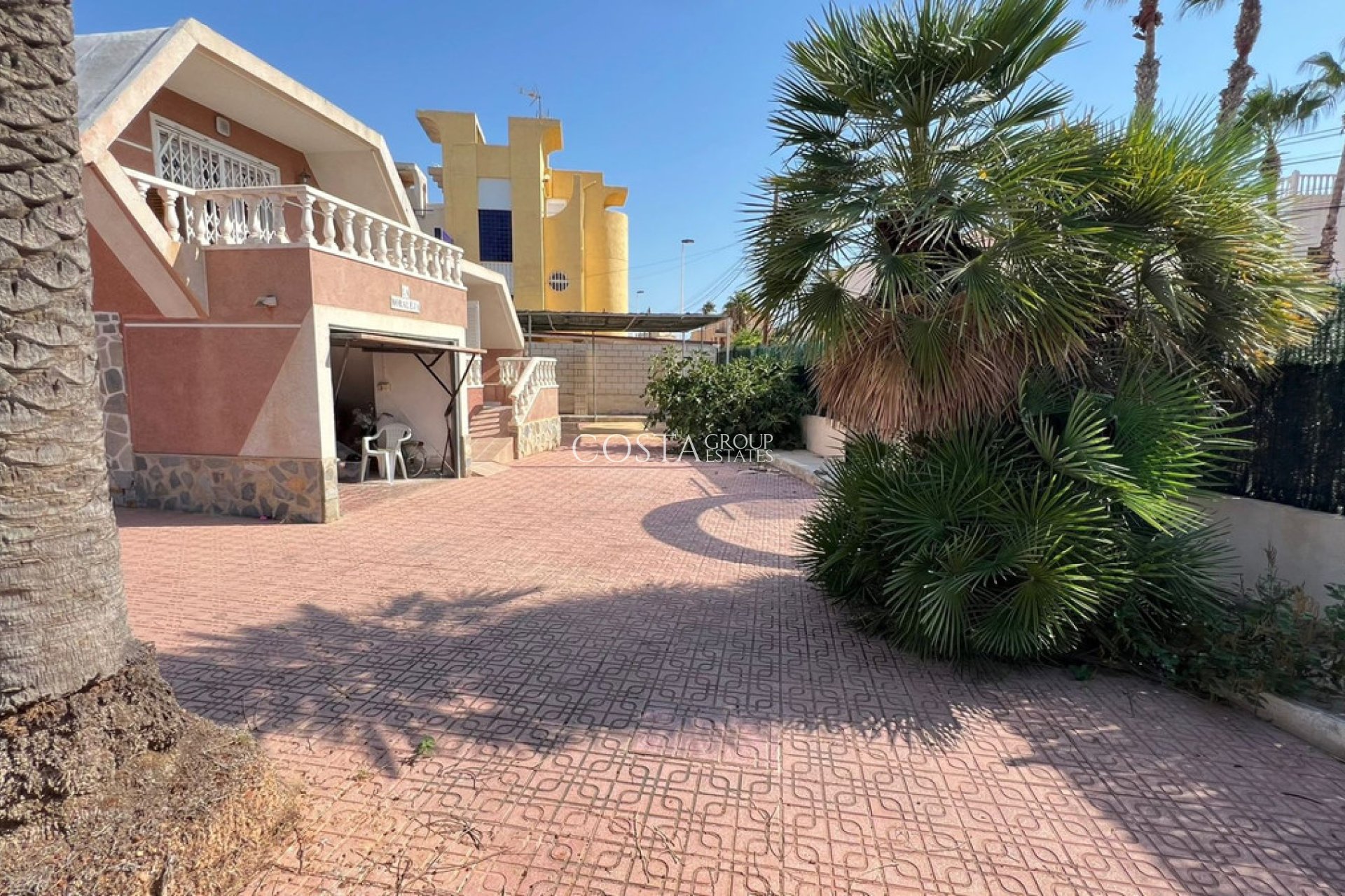 Resale - Villa -
Torrevieja