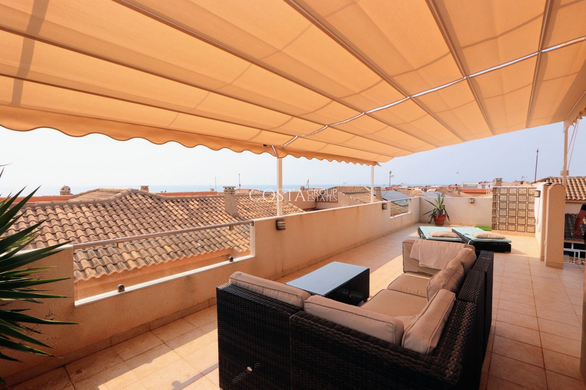 Resale - Villa -
Torrevieja